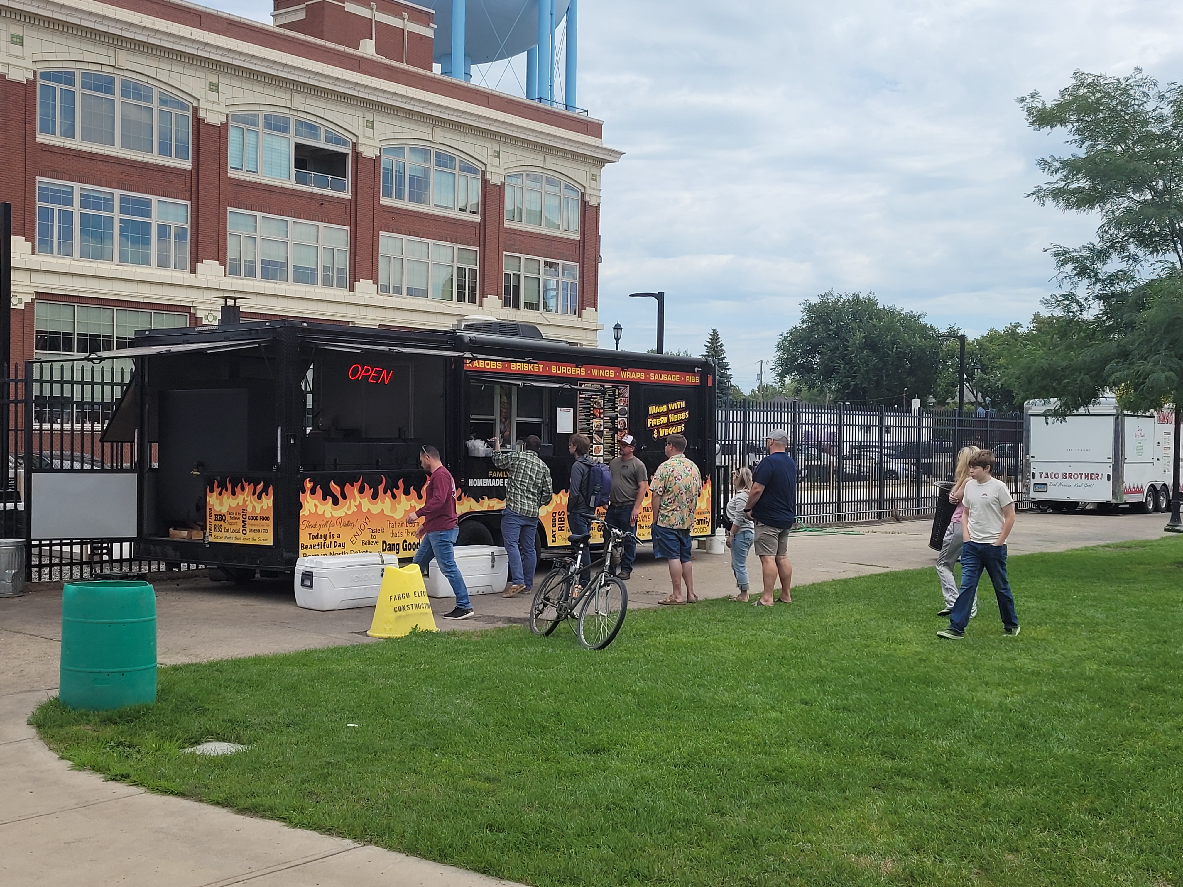 Enjoy a tasty picnic with dishes from food trucks stationed at Great Northern Bicycle in Fargo - Vimarsana News