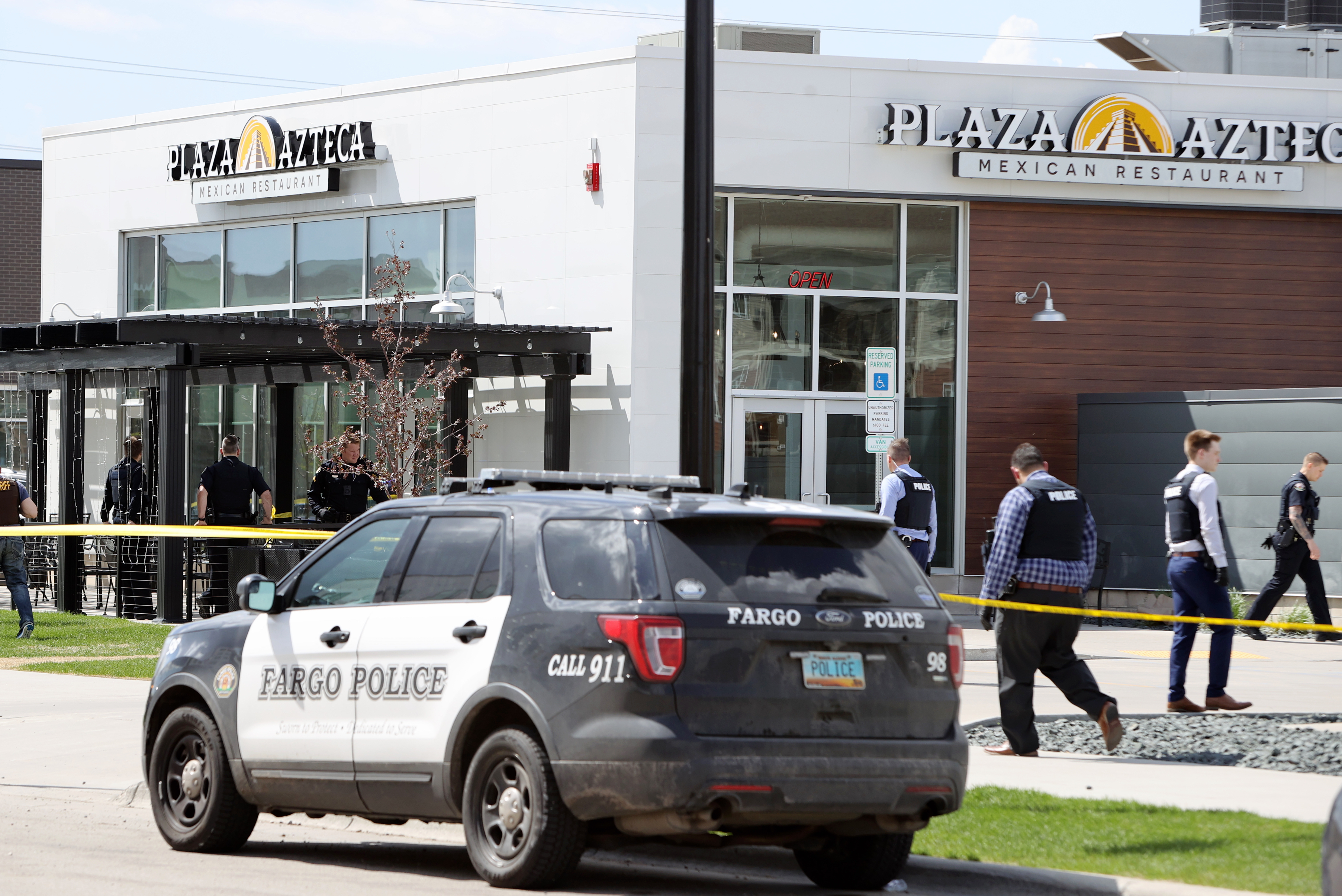 How did a felon get a gun to shoot his ex-girlfriend and her son at a Fargo restaurant? - Vimarsana News