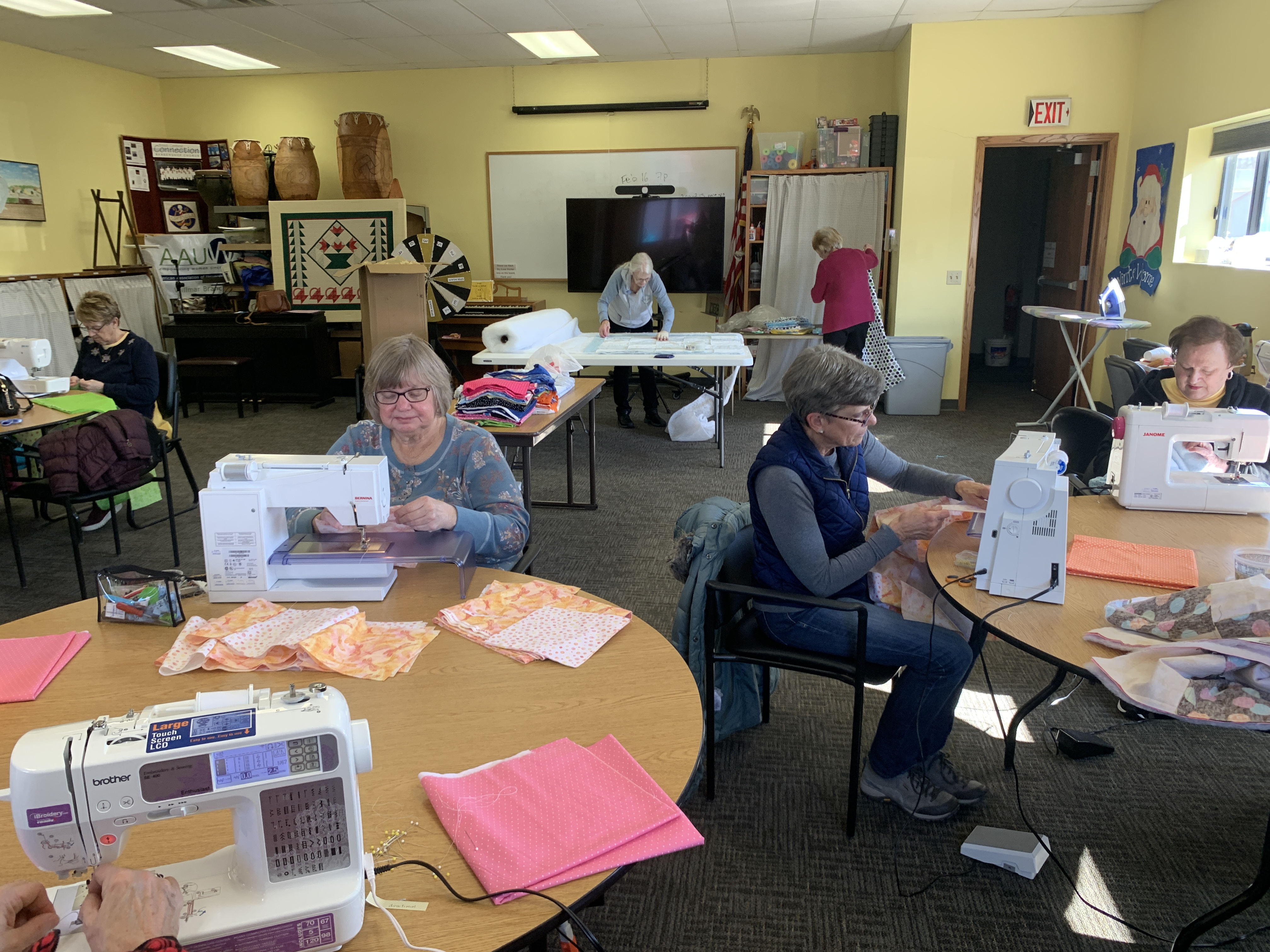 Lullaby Quilters help Kandiyohi County Public Health educate new parents on the importance of tummy time - Vimarsana News