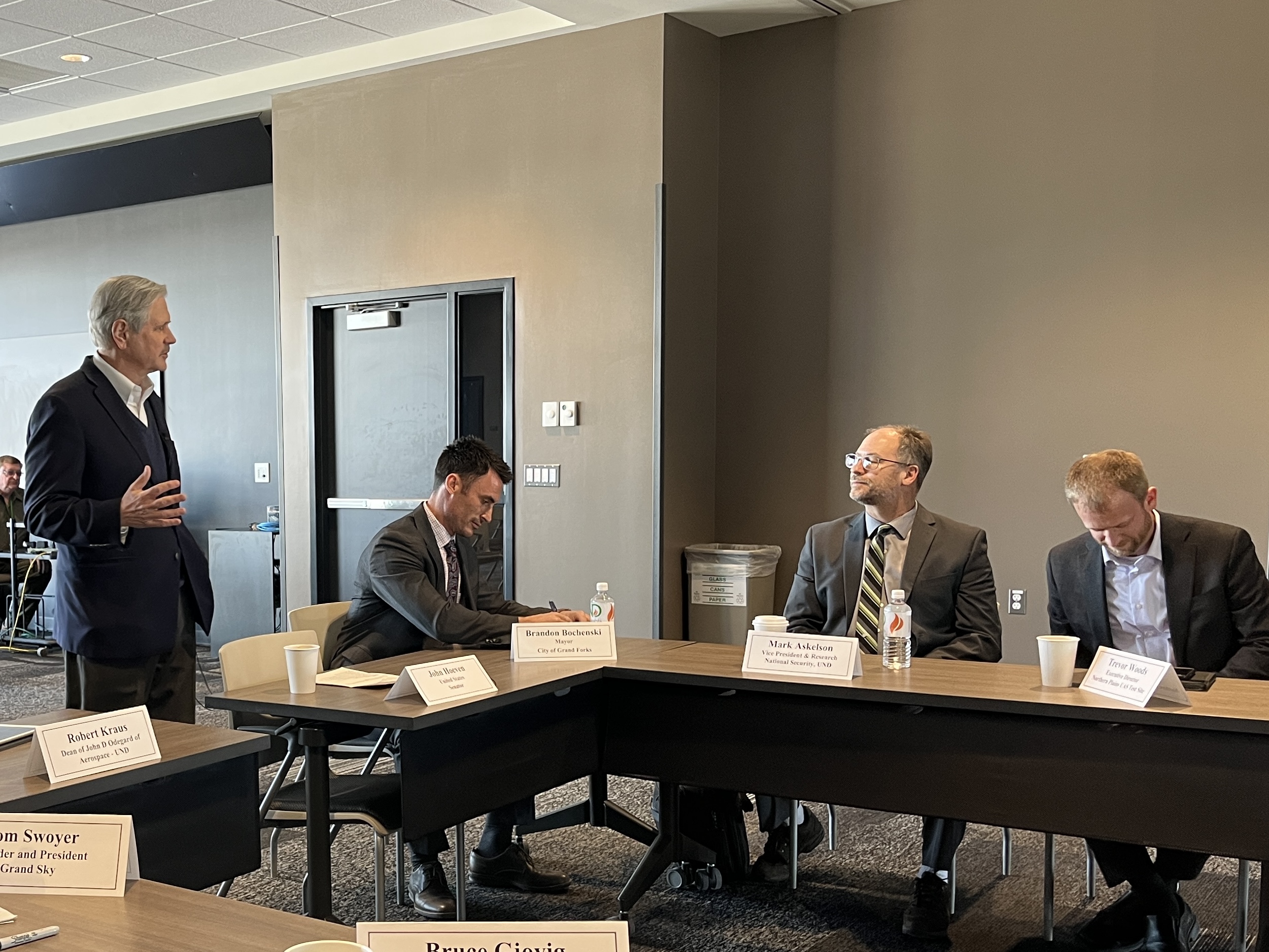 Sen. John Hoeven meets with Grand Forks, UAS leaders to discuss unidentified aerial phenomena - Vimarsana News