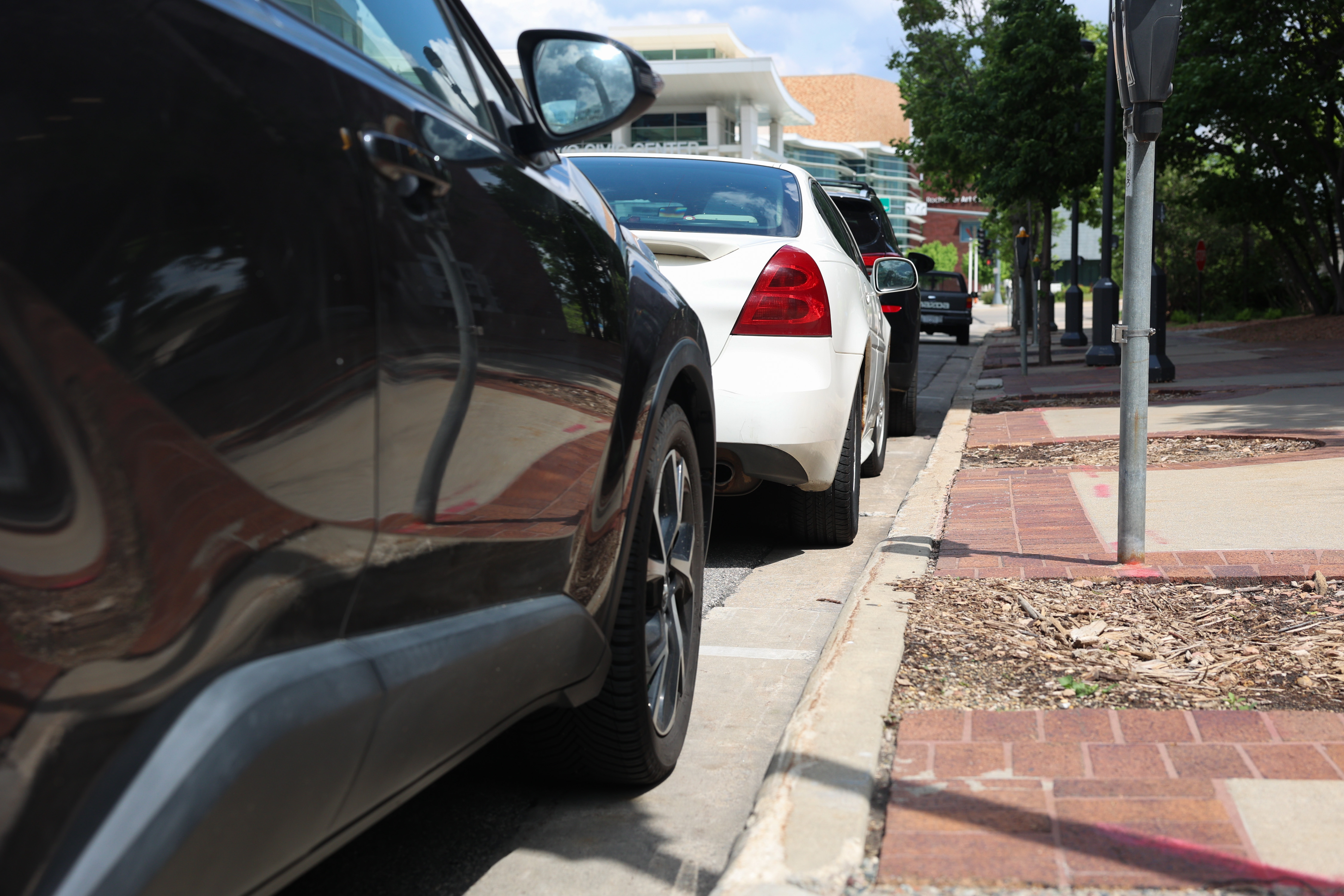 After a driver gets ticket for being 14 inches from the curb, a reader wonders: What are rules for parking? - Vimarsana News