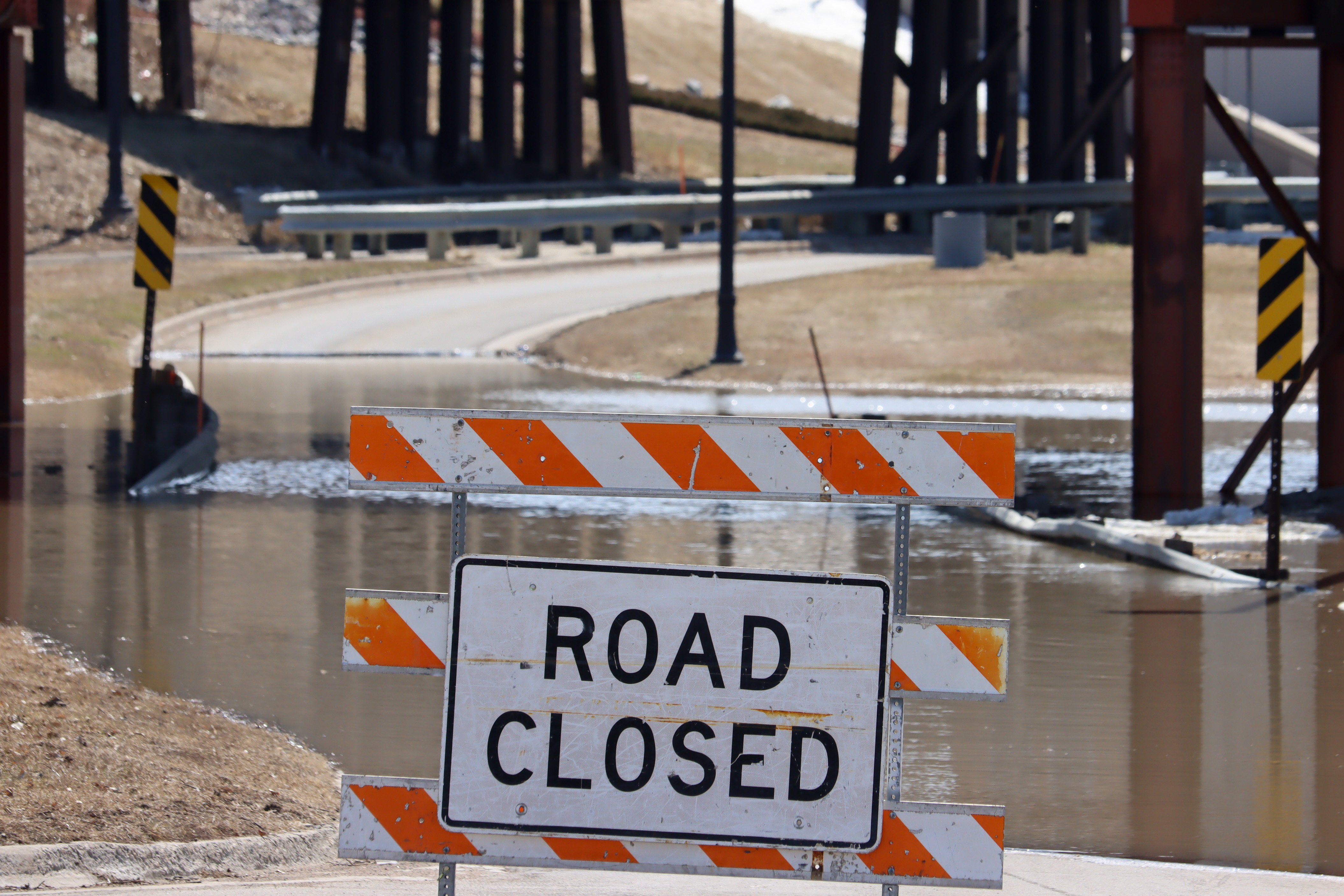 Red River in Fargo expected to crest around 34 feet next week after rain, snow - Vimarsana News