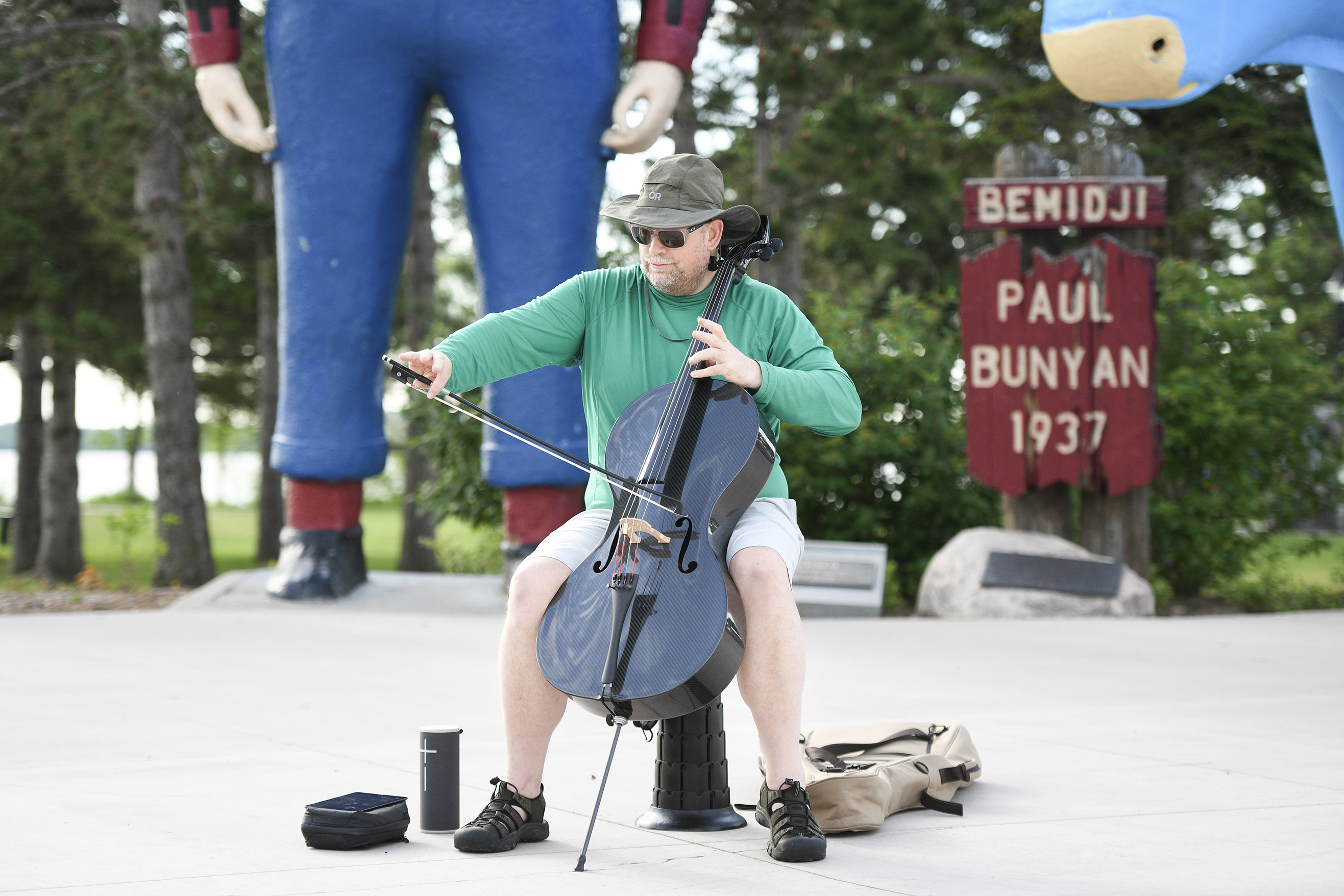 Zak Rivers embarks on 100-day journey to canoe the Mississippi River with his cello by his side - Vimarsana News