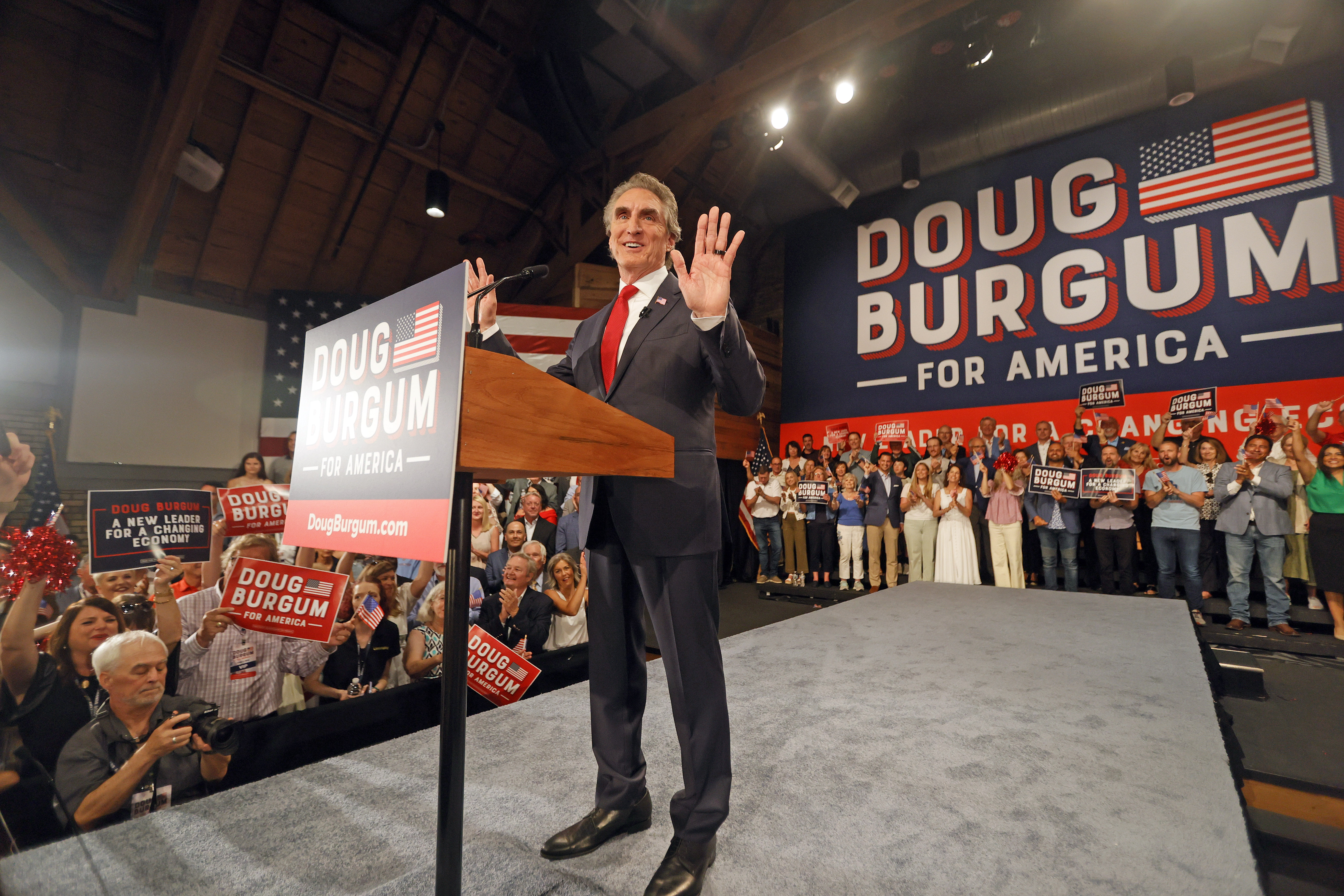 Doug Burgum suspends presidential campaign - Vimarsana News