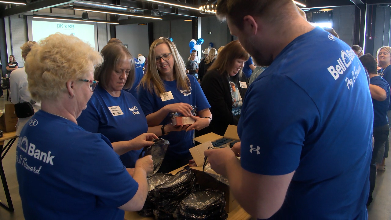 Bell Bank packs up emergency need kits to celebrate National Pay it Forward Day - Vimarsana News