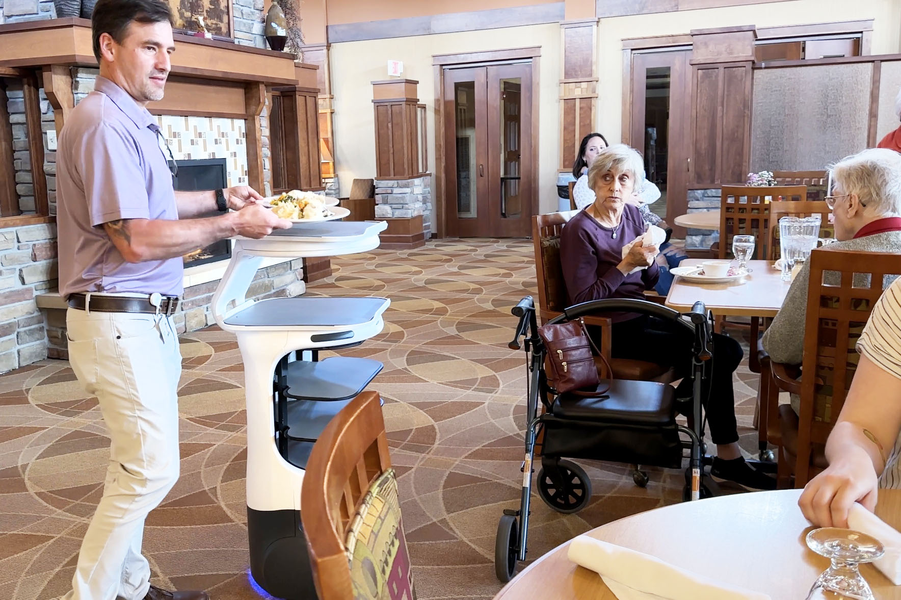New robot server 'hired' at Grand Arbor's Pioneer Grill in Alexandria - Vimarsana News