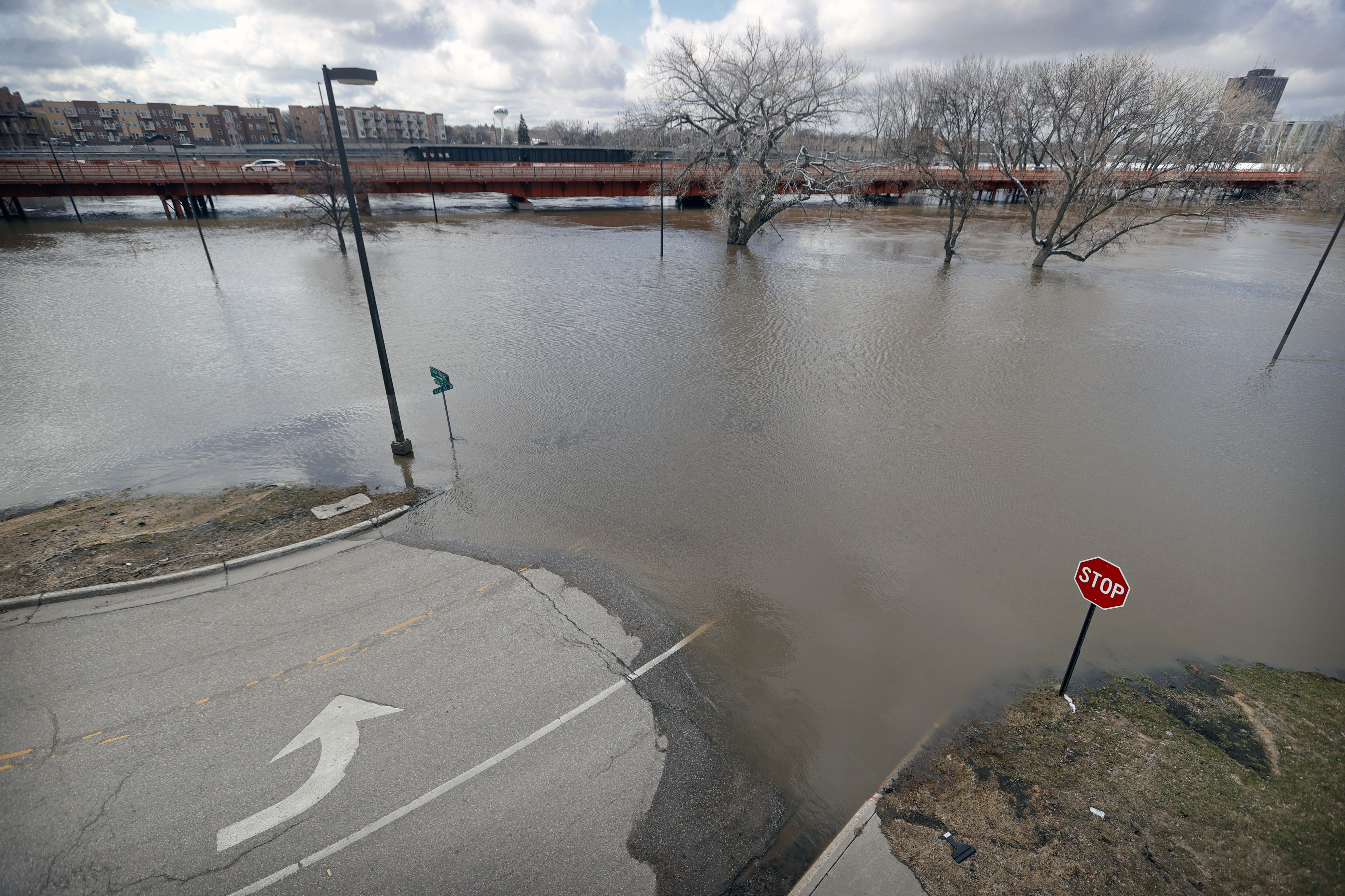 The Red River in Fargo appears to crest; good flood news is in the air - Vimarsana News