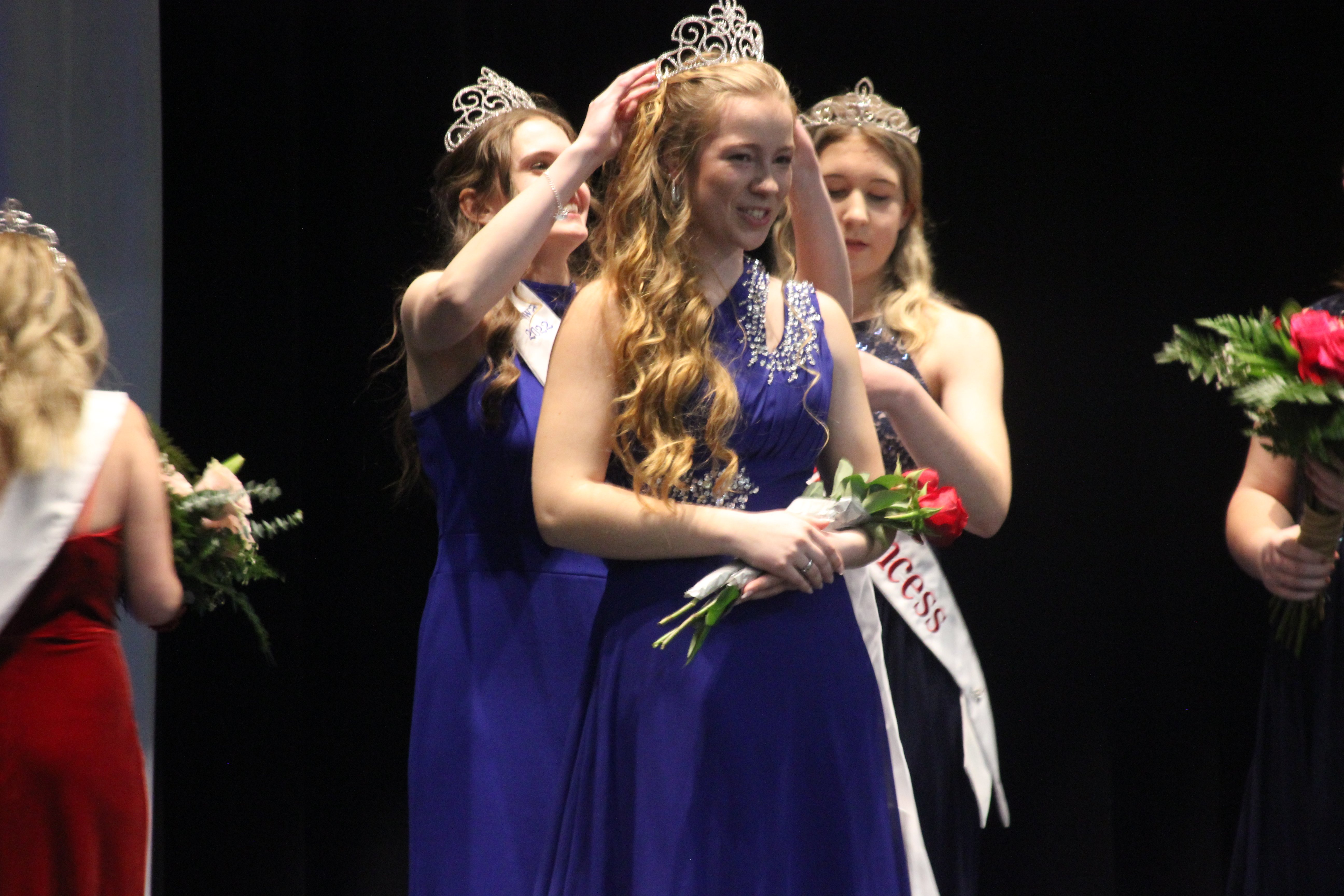 Pequot Lakes High School senior Amber Hidde wins Miss Nisswa title - Vimarsana News