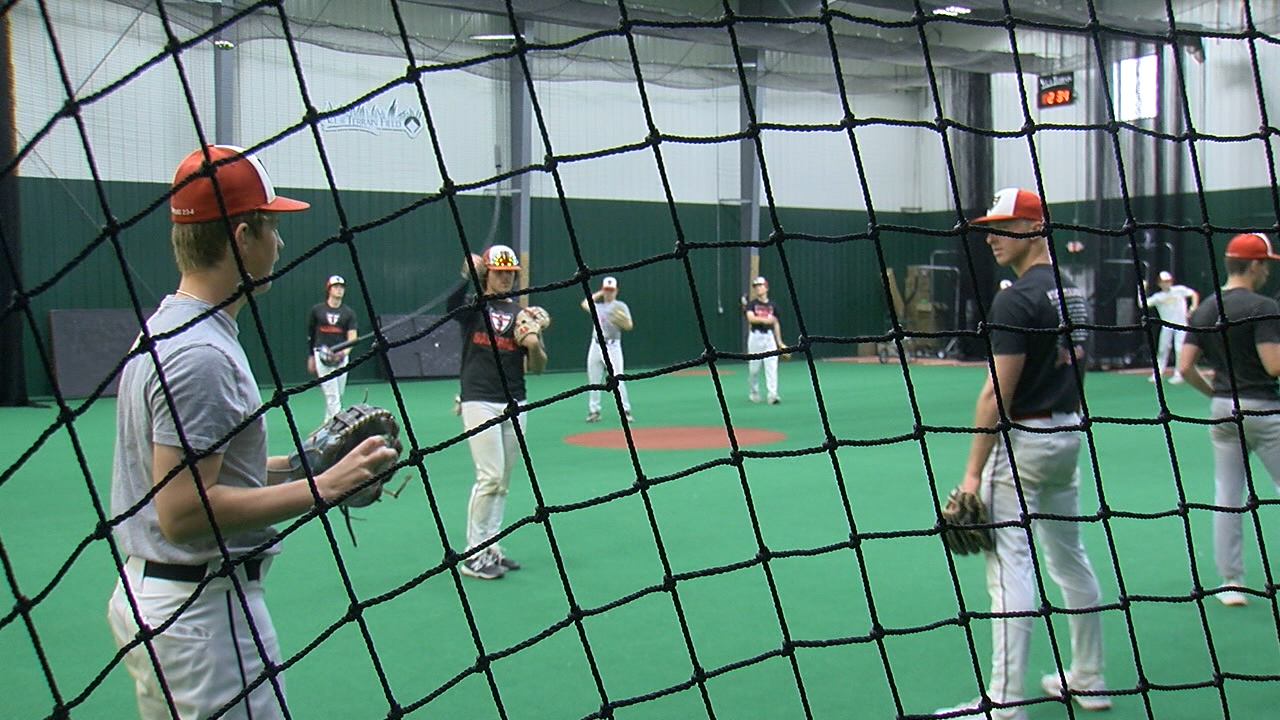 Athletes adapt to rainy weather with indoor practices - Vimarsana News