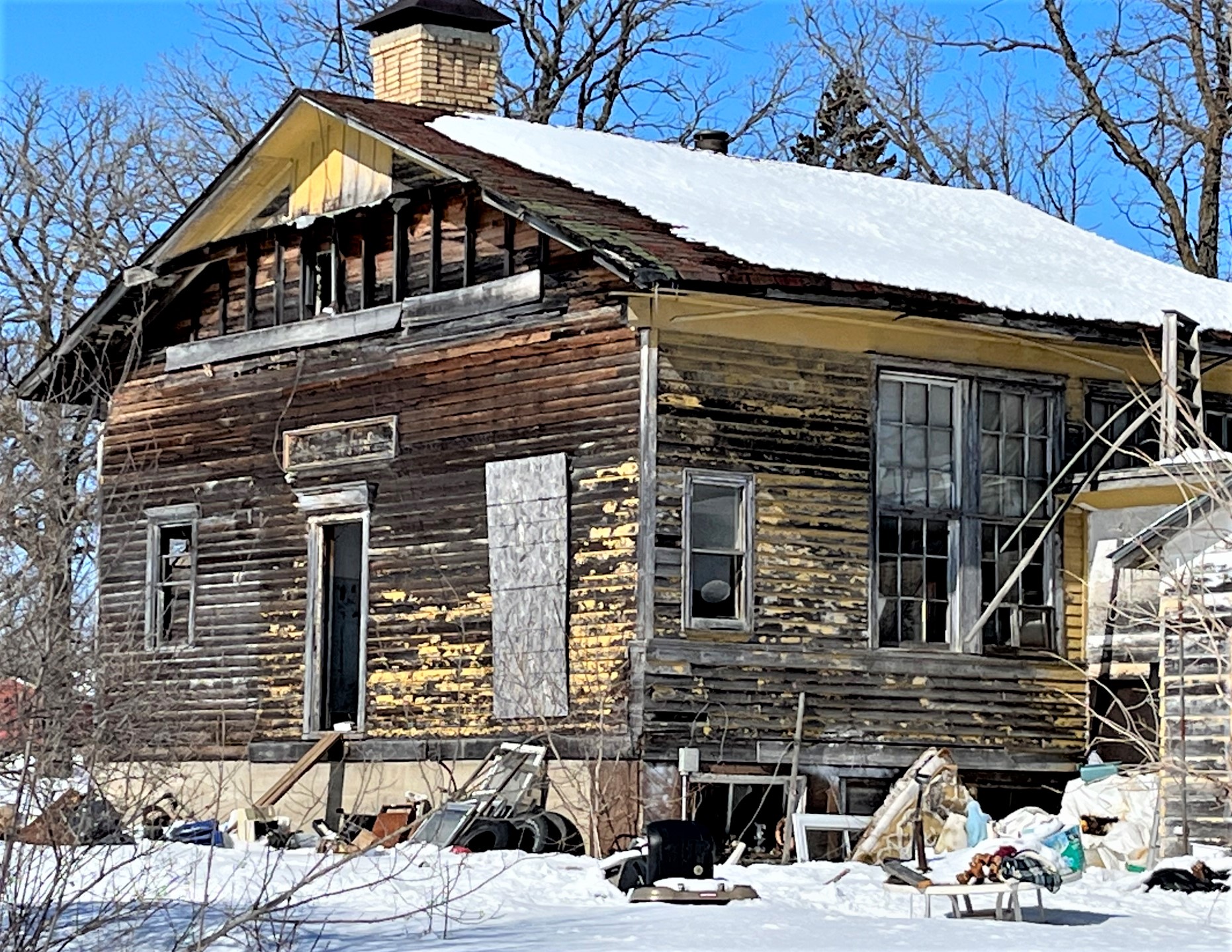 Neighbors raise concerns over run-down home on Little Floyd Lake - Vimarsana News