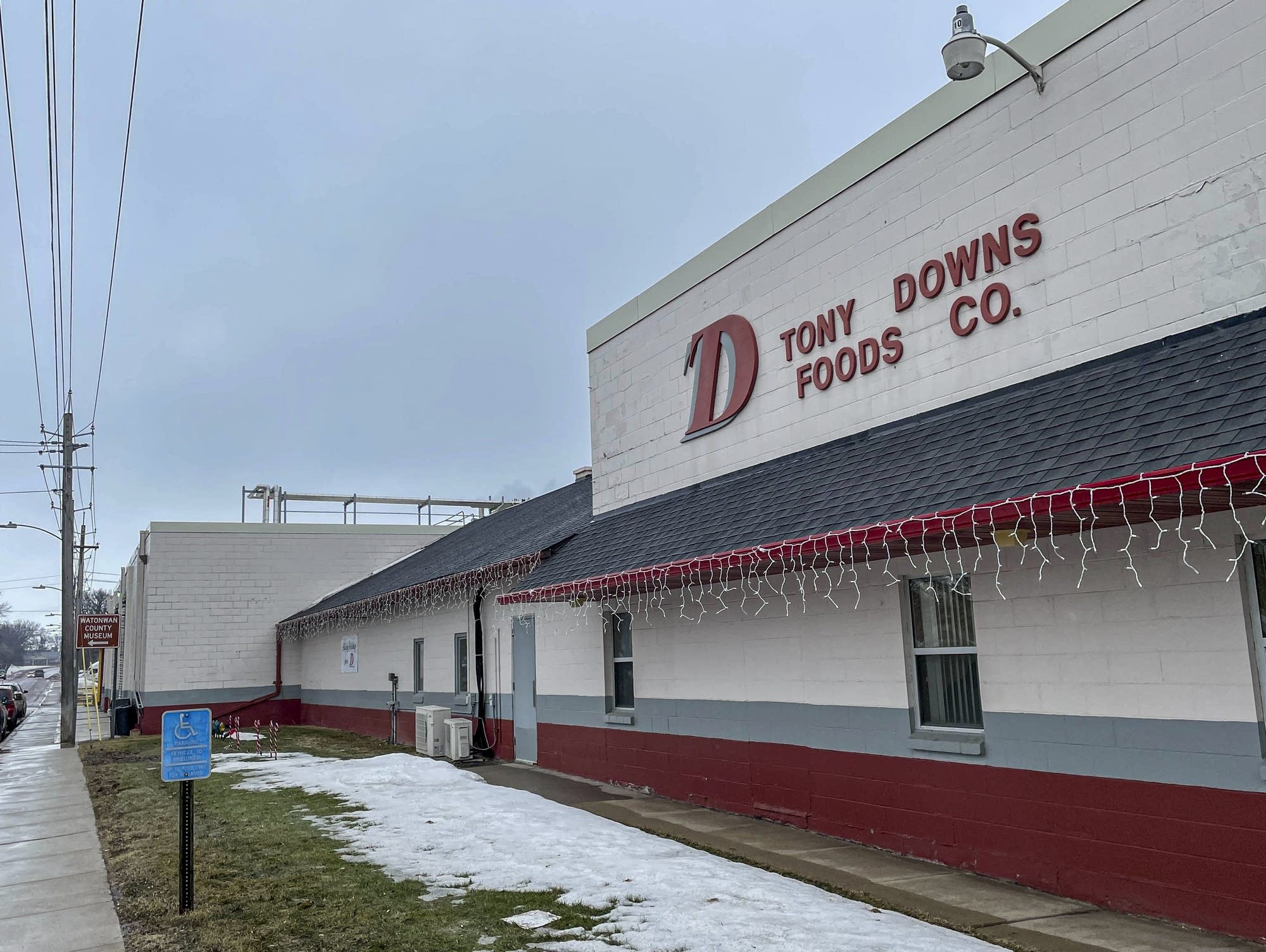 Investigators allege southern Minn. meatpacking plant employed young workers in dangerous jobs - Vimarsana News