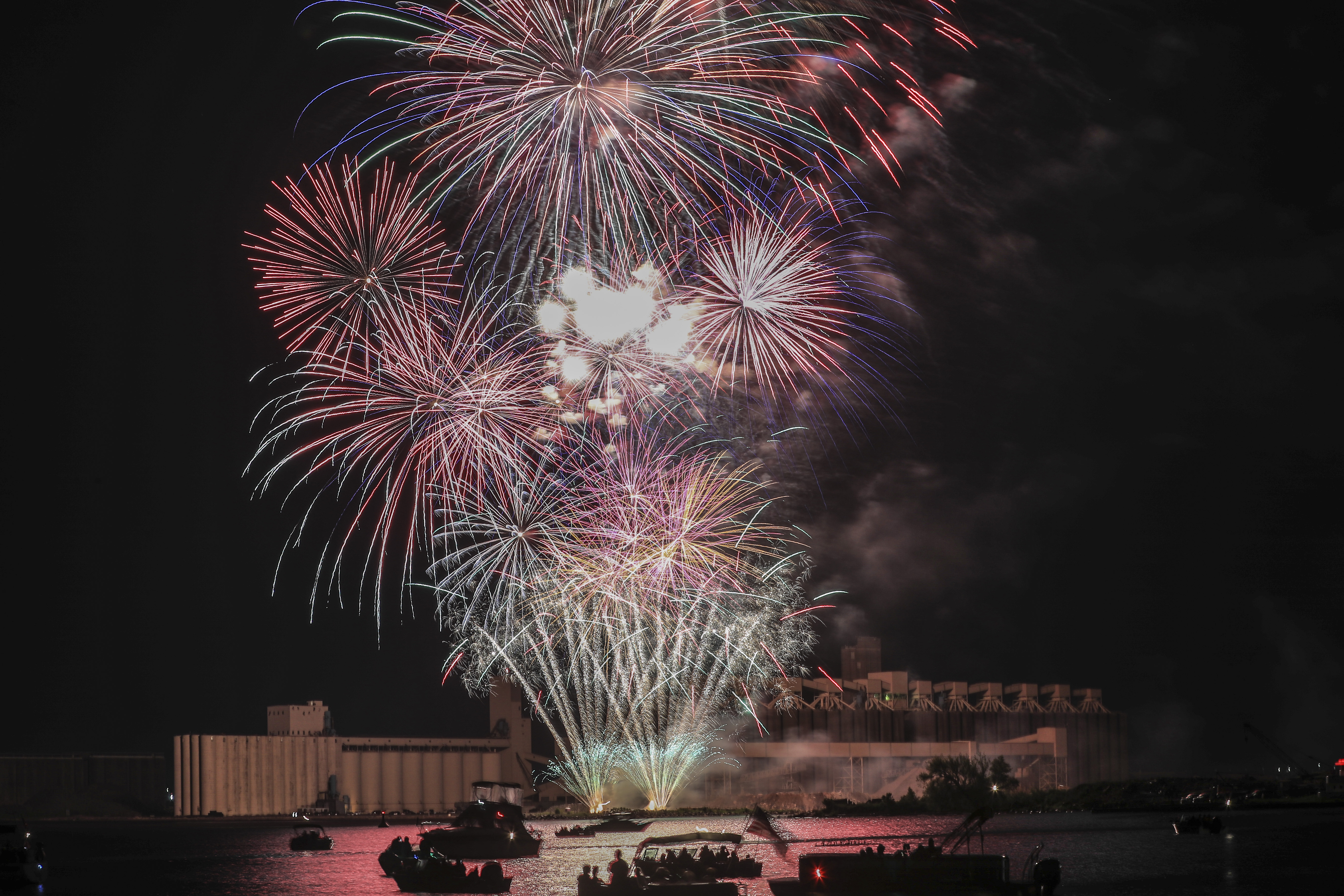 Does Duluth really have the Upper Midwest's biggest fireworks display? - Duluth News Tribune | News, weather, and sports from Duluth, Minnesota - Vimarsana News