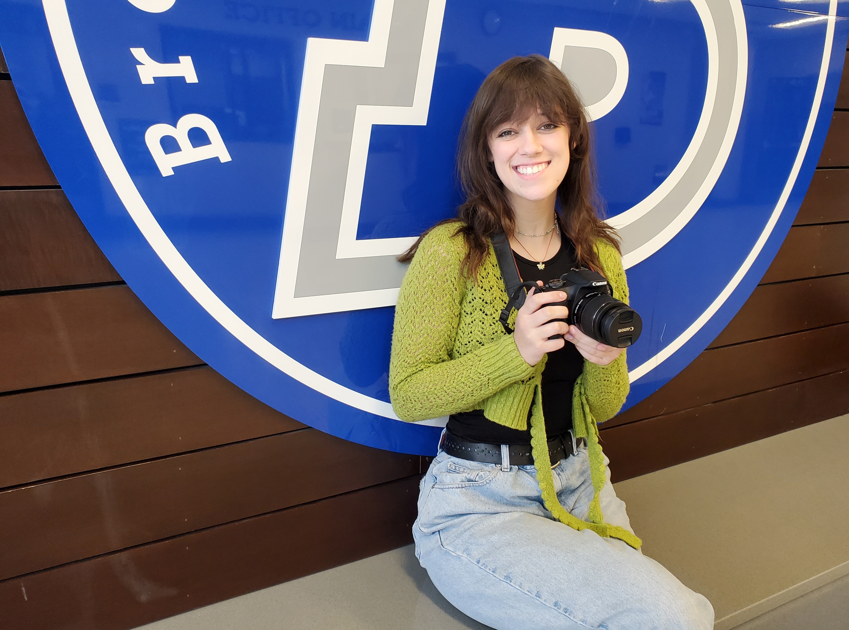 Fine Arts Student of the Week: Junior follows sister into photography - Vimarsana News