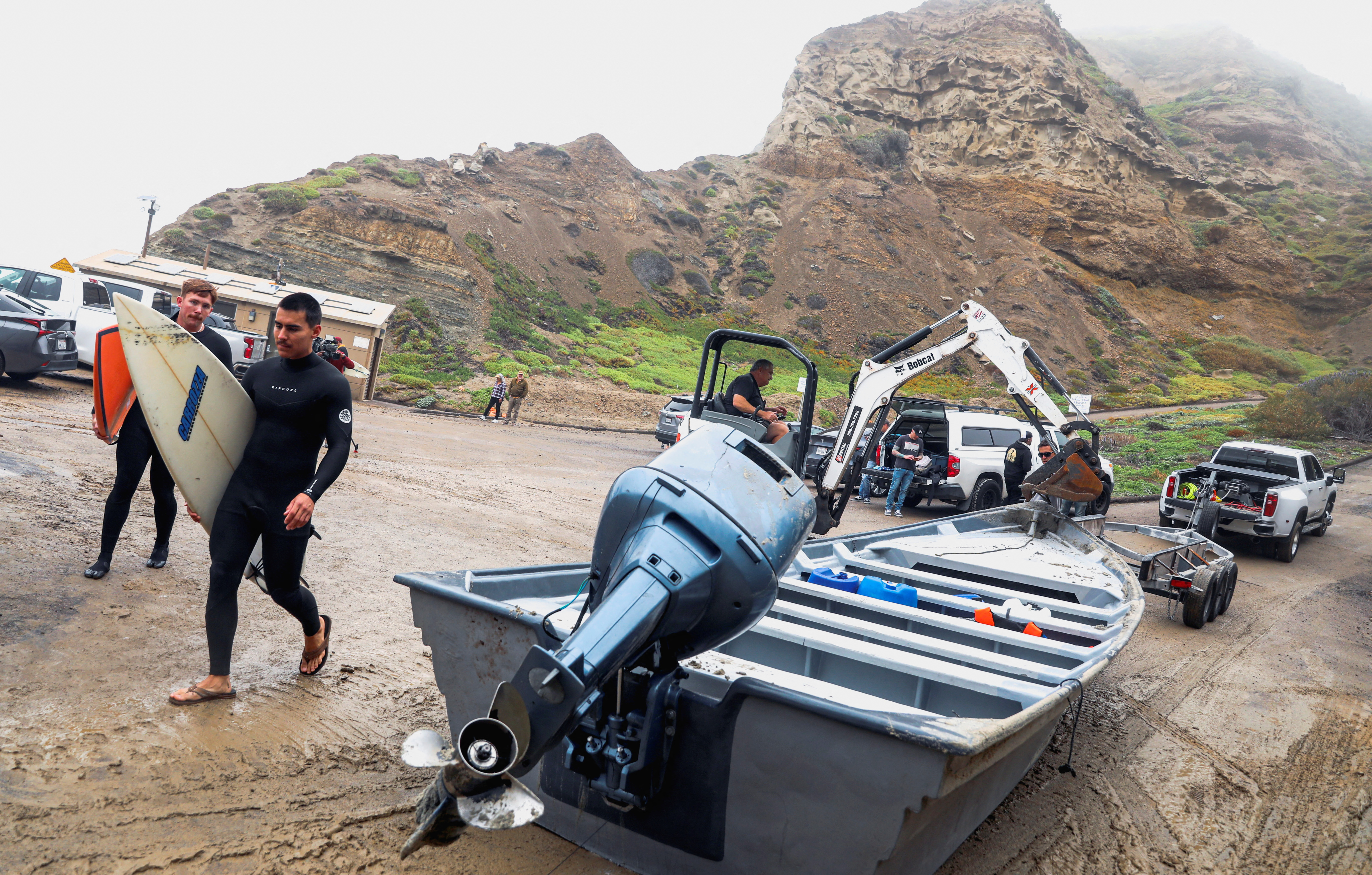 8 reported dead after suspected smuggling boat capsizes off San Diego beach - Vimarsana News