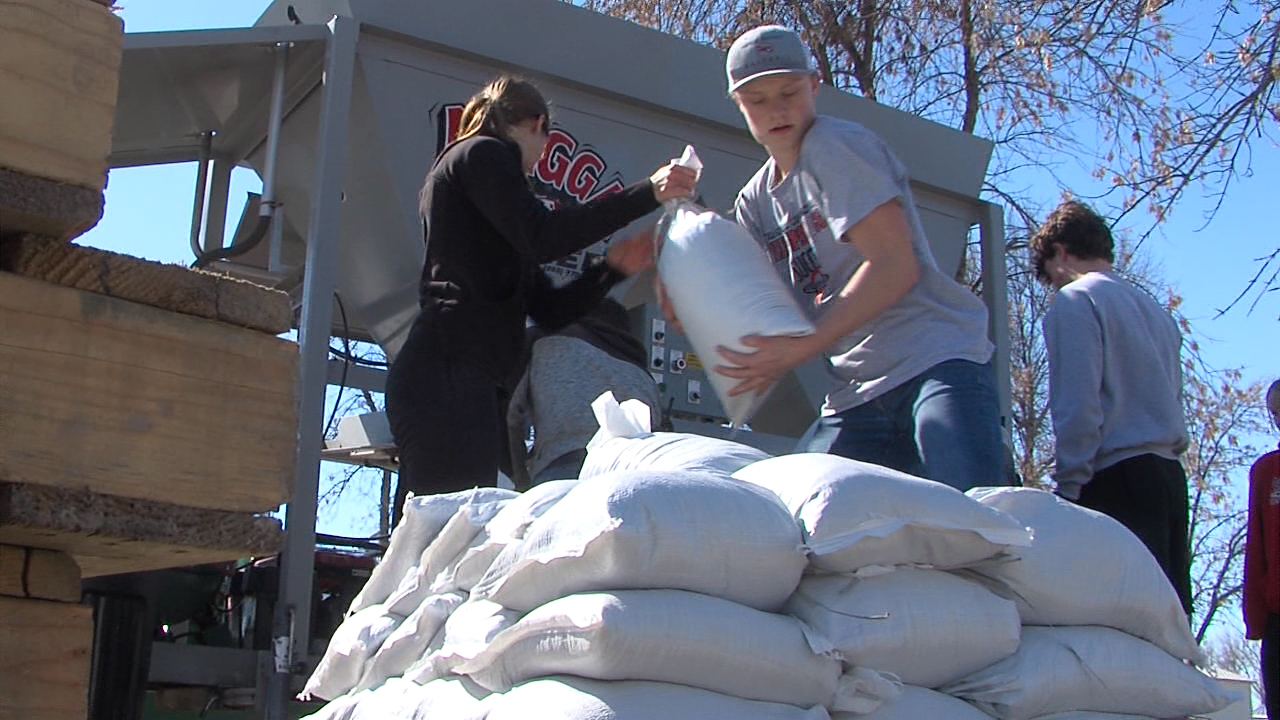 Northern valley towns begin sandbagging operations ahead of flooding - Vimarsana News