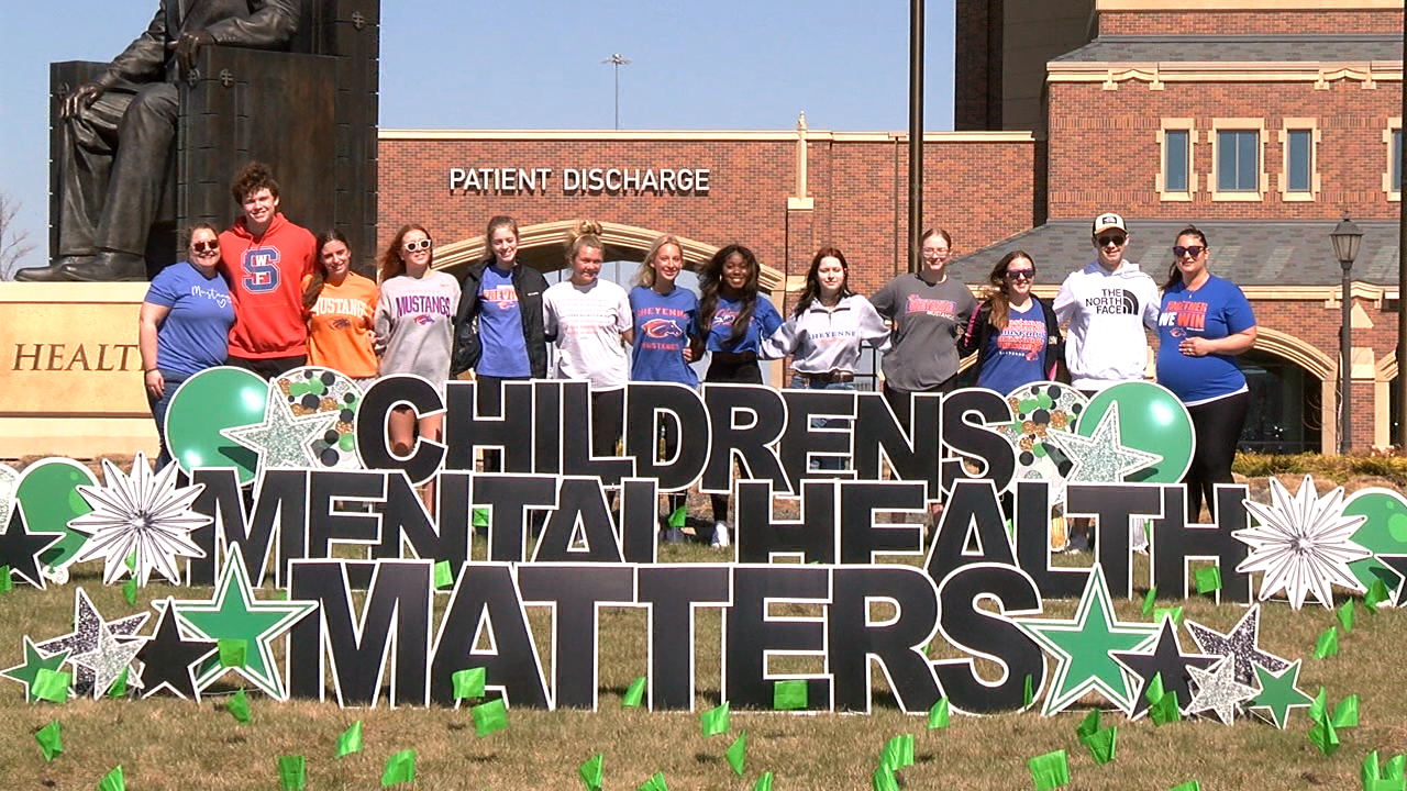 Students place 513 flags outside Sanford to represent number of ER visits for mental health - Vimarsana News