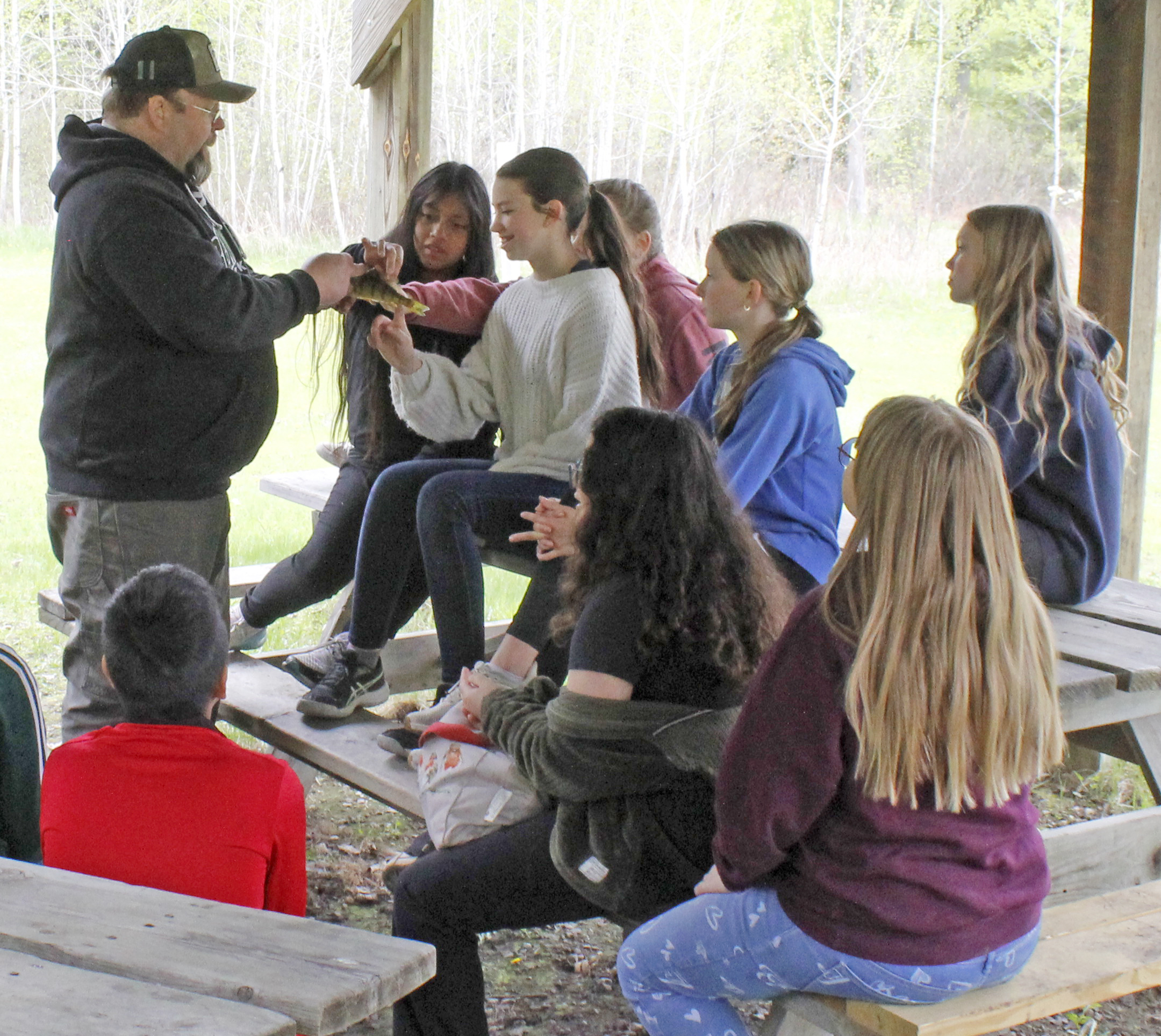 Sixth graders get hands-on lessons in nature - Vimarsana News