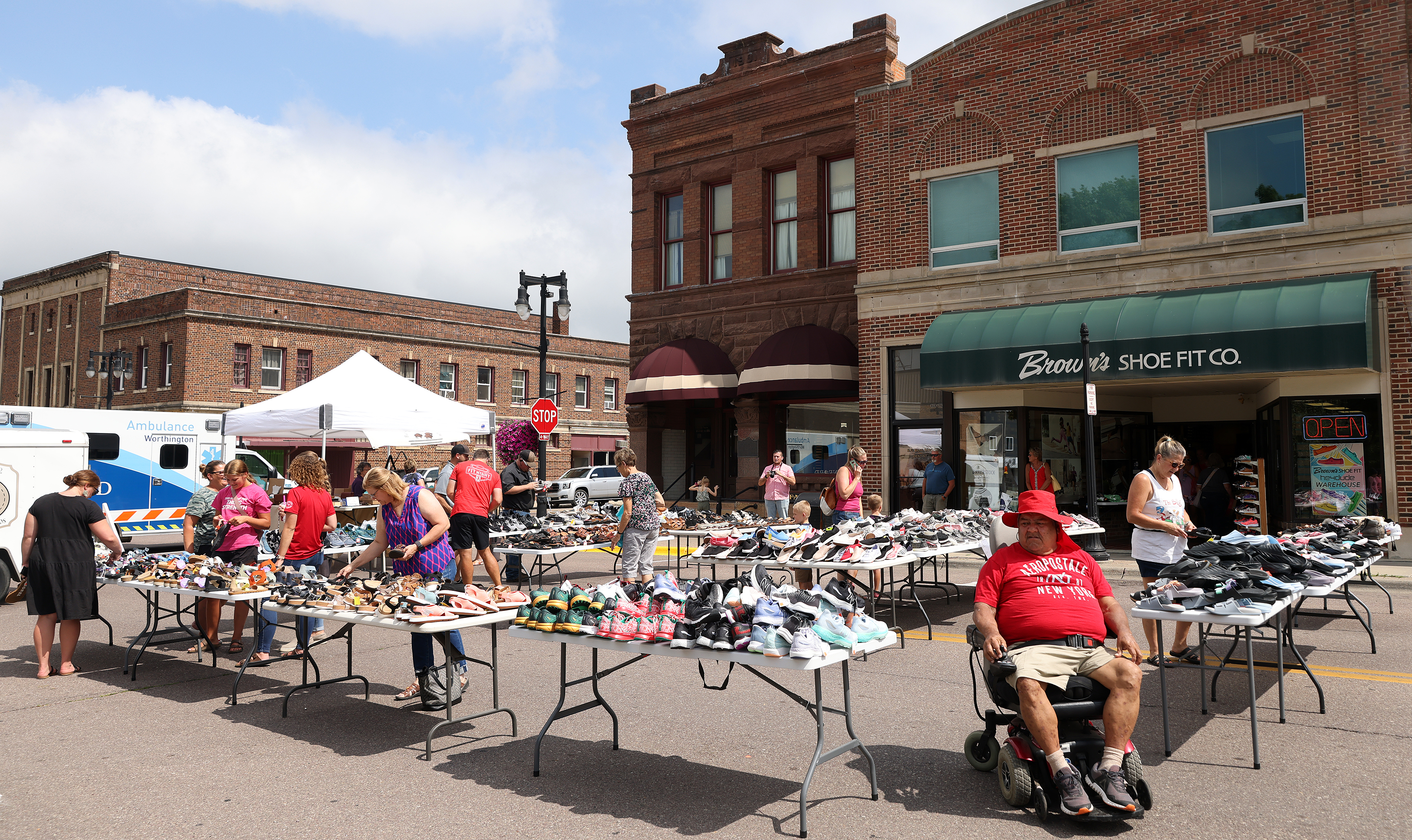 PHOTOS: Shoppers enjoy the sales at Worthington's Crazy Days - Vimarsana News
