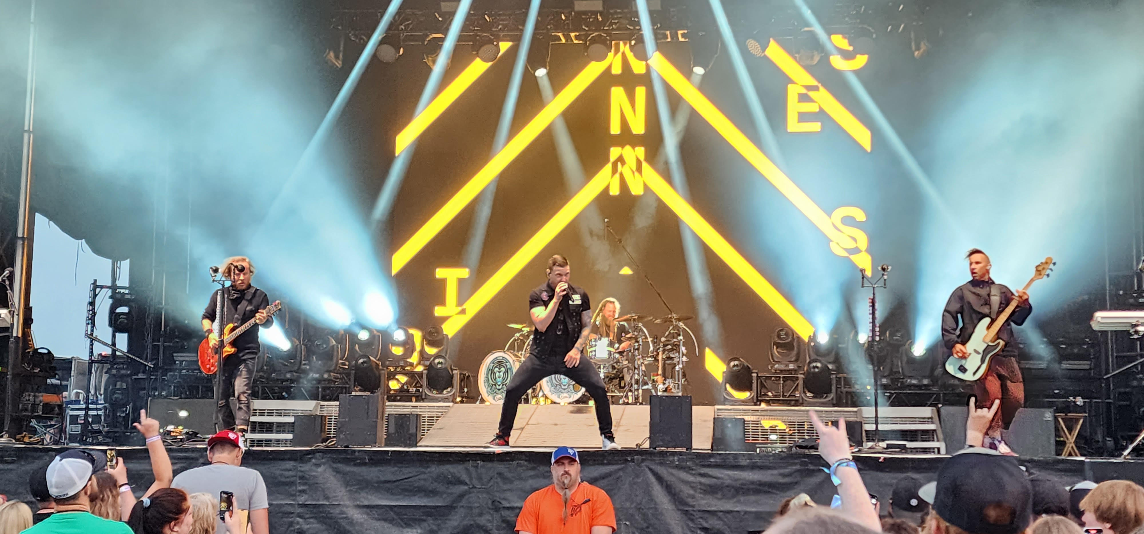 WATCH: Shinedown pays tribute to Fargo Police during Red River Valley Fair performance - Vimarsana News
