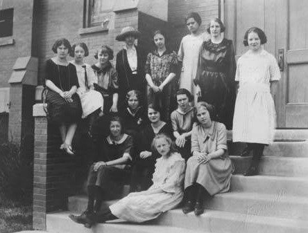 Have women been obsessed with true crime and bad boys for 100 years? Just ask the 'Dakota Desperado' - Vimarsana News