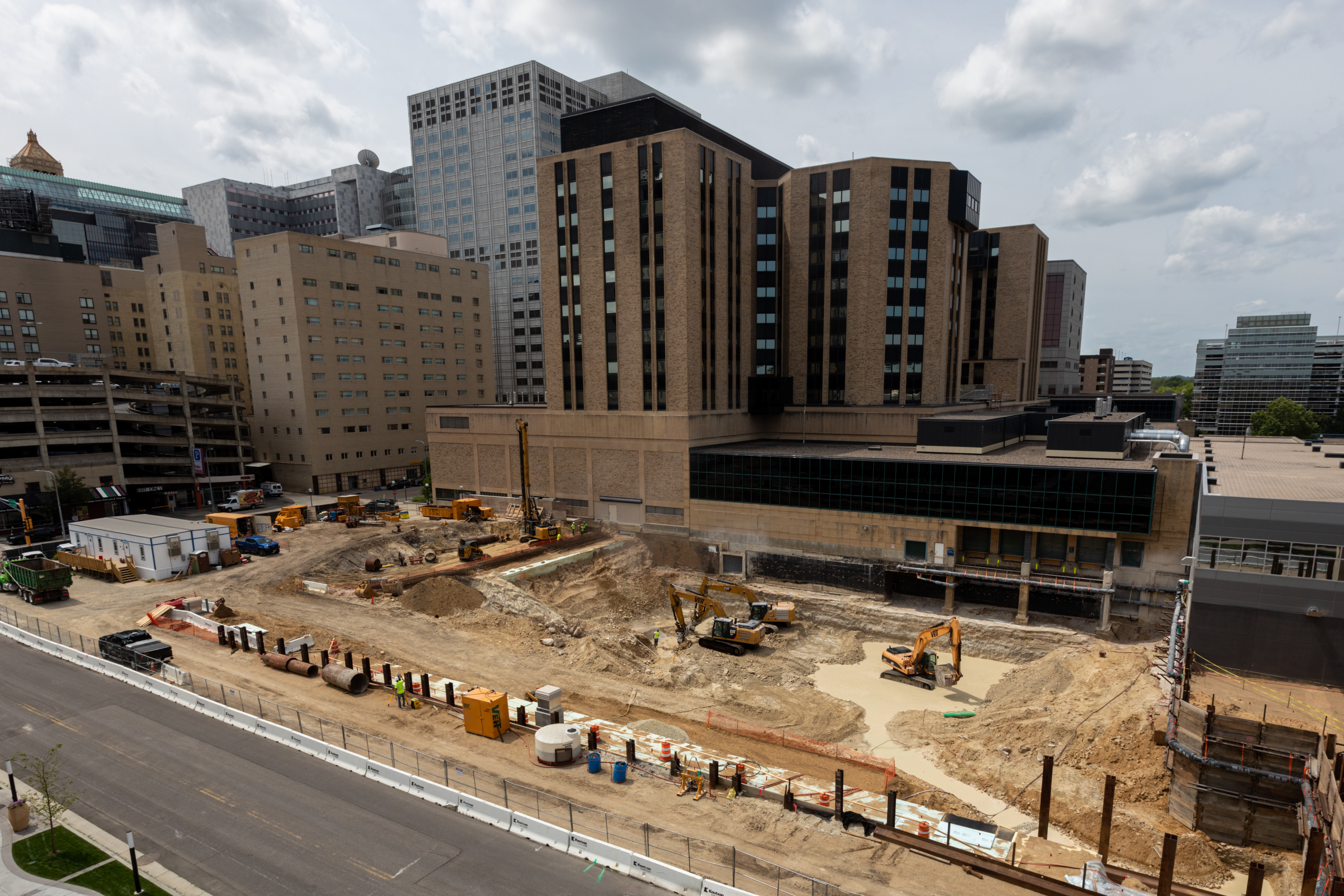 Mayo Clinic's expanded proton beam facility construction makes progress toward 2027 completion - Vimarsana News