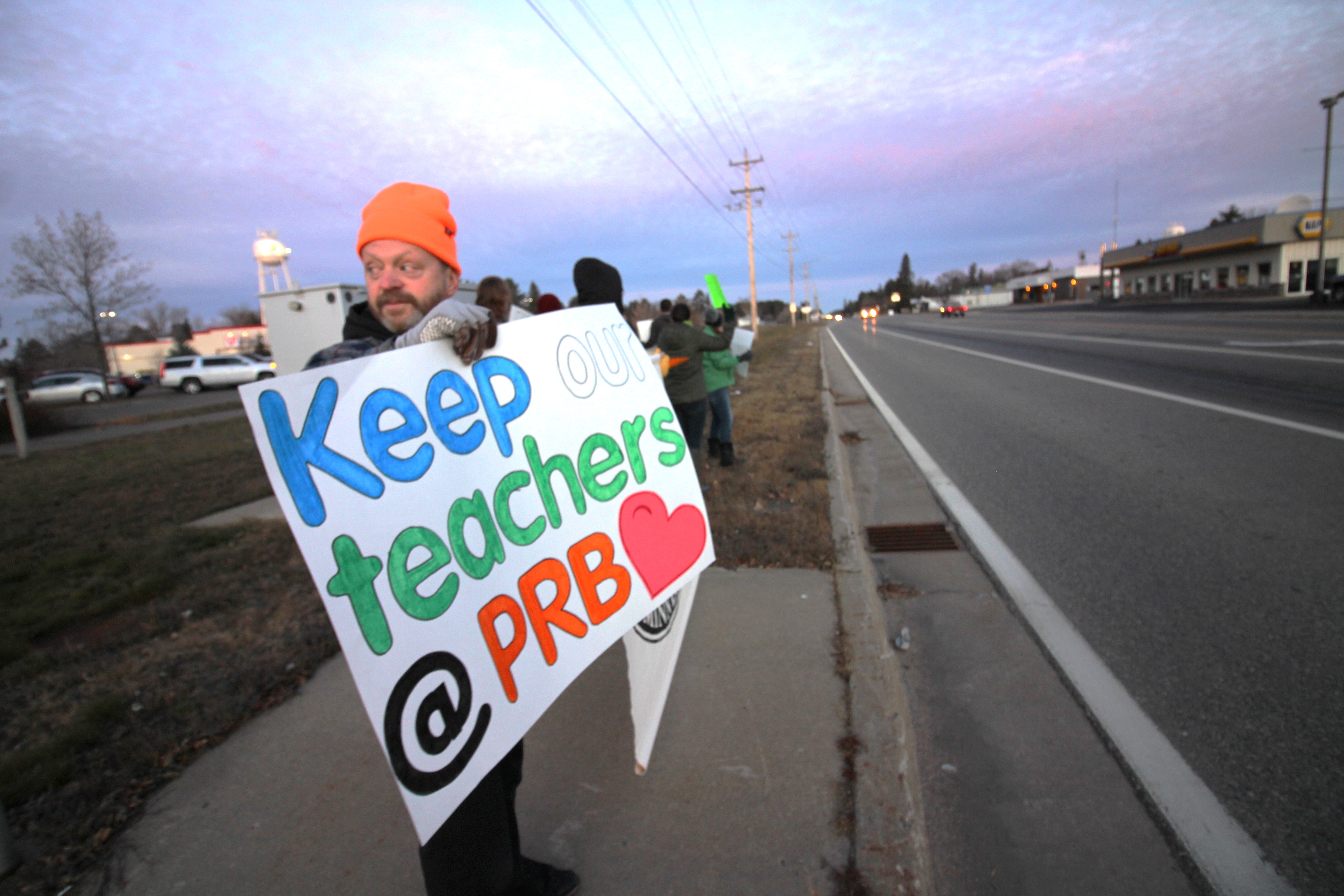 Pine River-Backus teachers demonstrate at highway intersection - Vimarsana News