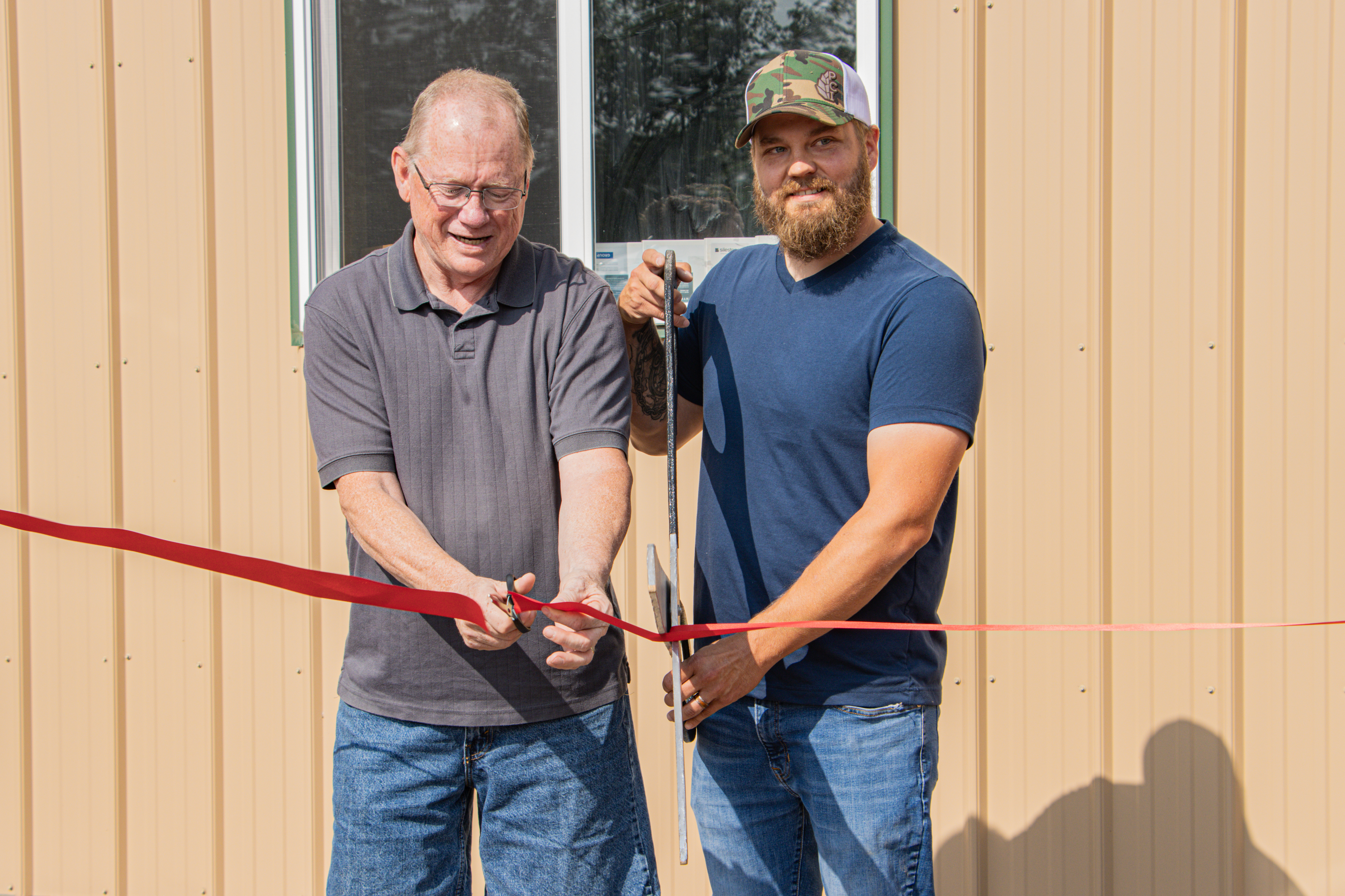 Frazee's Pine Cone Interiors cuts the ribbon - Vimarsana News