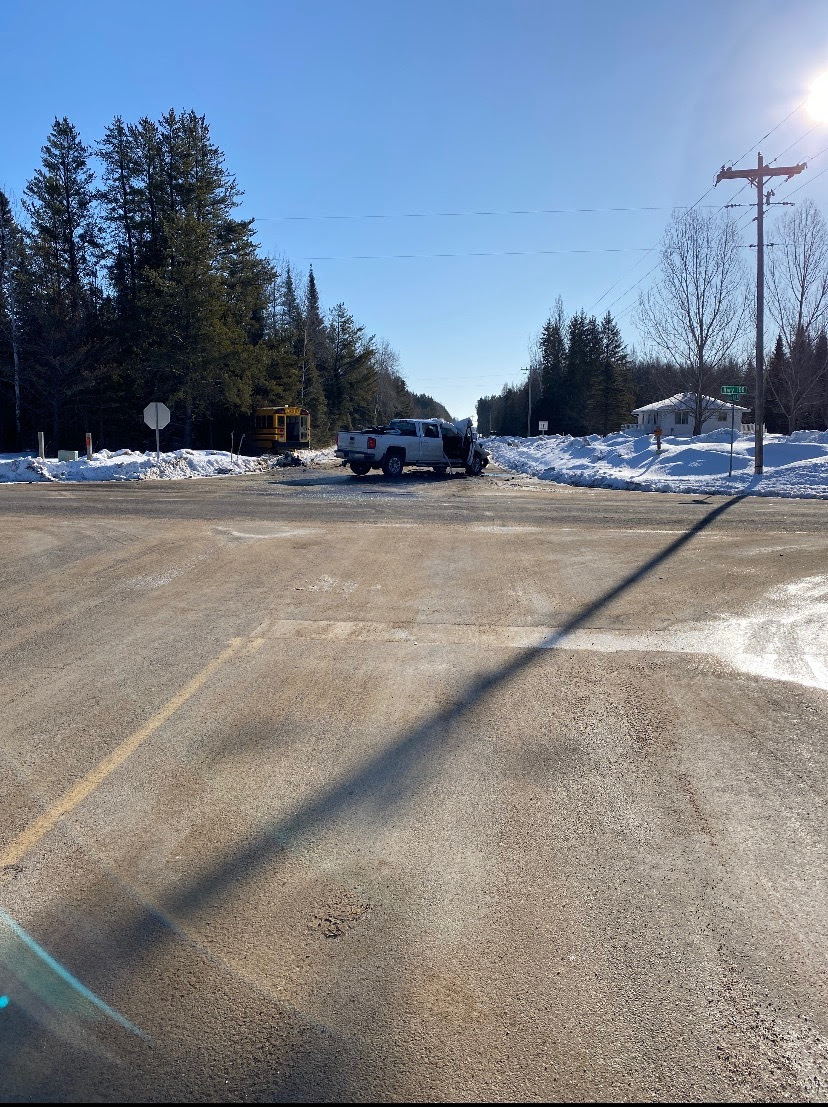3 injured in bus crash near Aurora - Vimarsana News