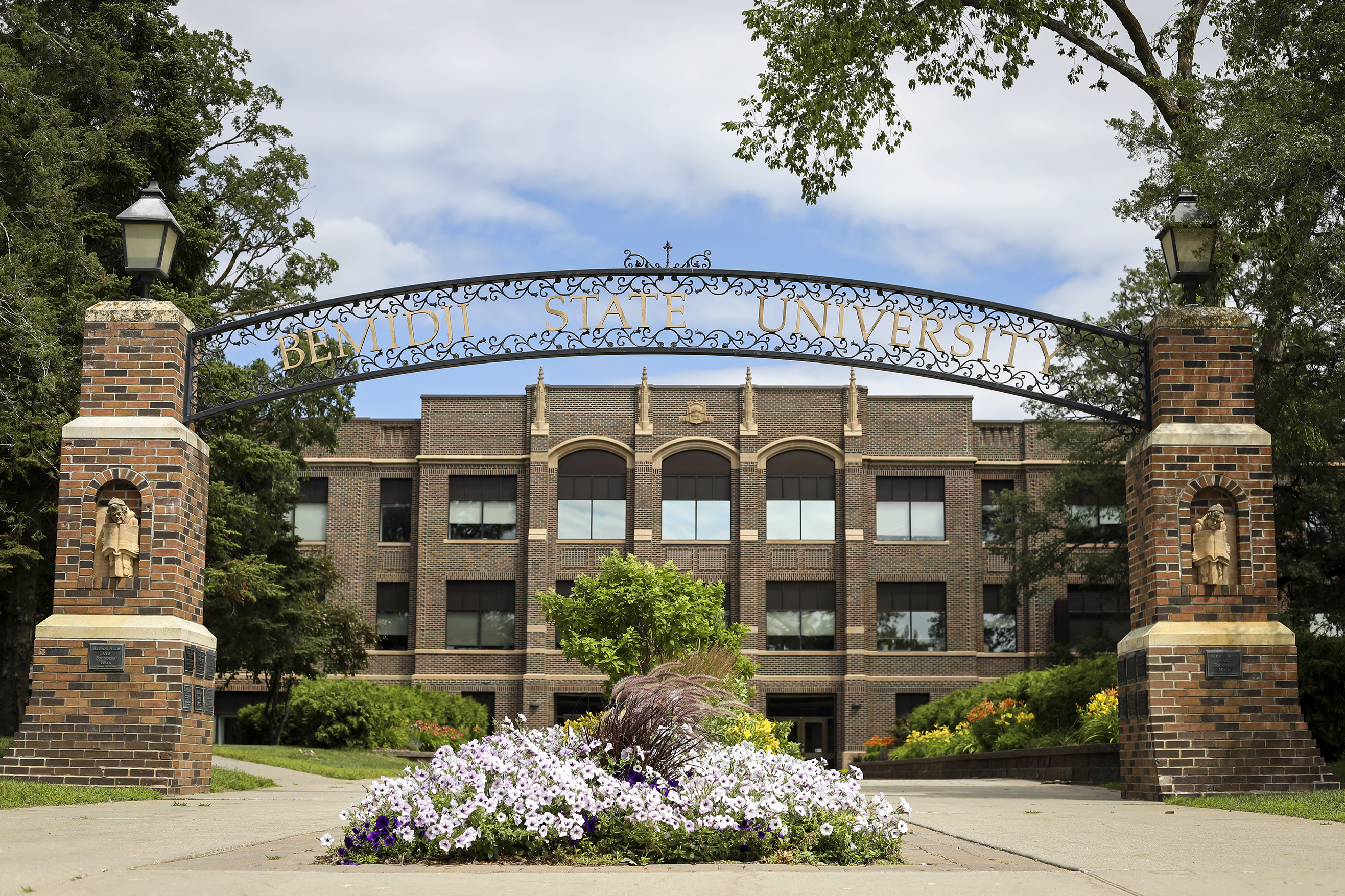 Bemidji State braces for additional layoffs amid deeper budget deficit - Vimarsana News