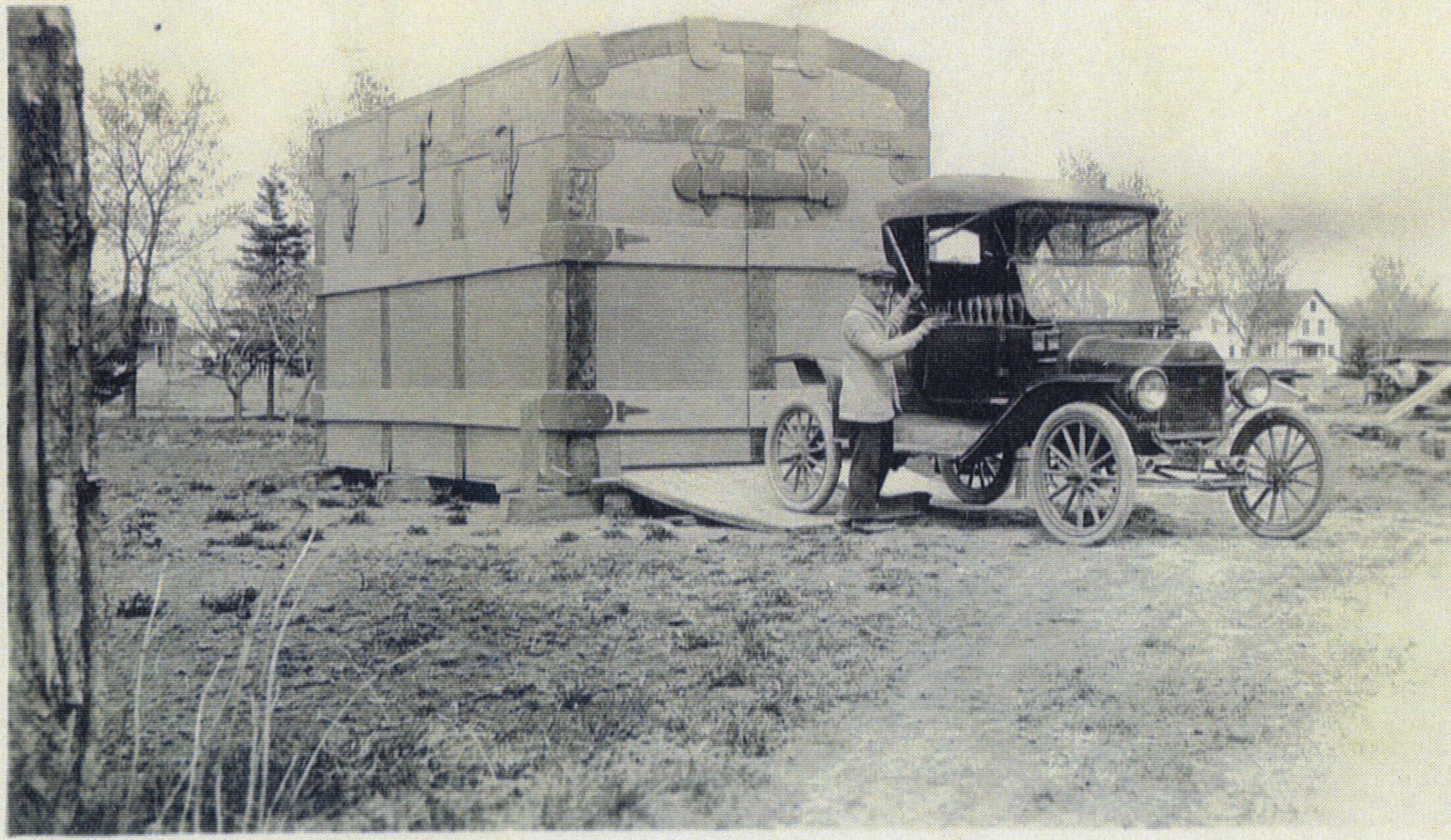 Fargo man once created the world's largest trunk and turned it into a garage - Vimarsana News