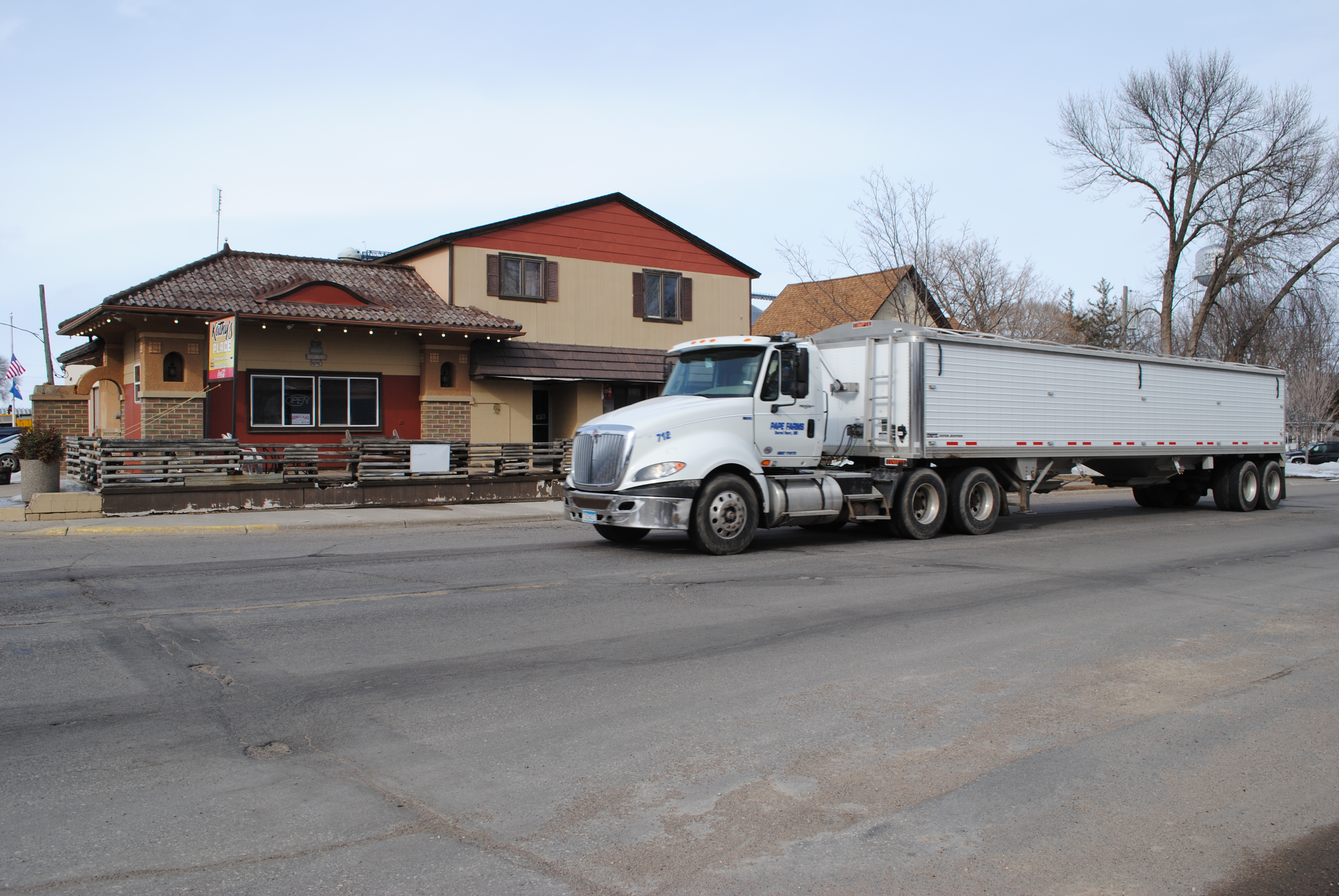 Farmers, shippers and Sacred Heart, Minnesota, prepare for Highway 212 reconstruction detour this summer - Vimarsana News