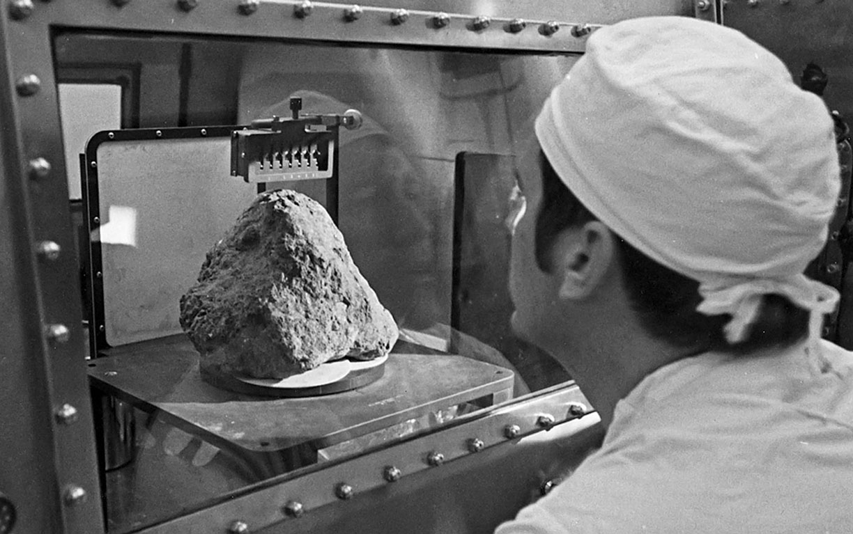 Astro Bob: Oldest Earth rock found — of all places — on the moon - Vimarsana News
