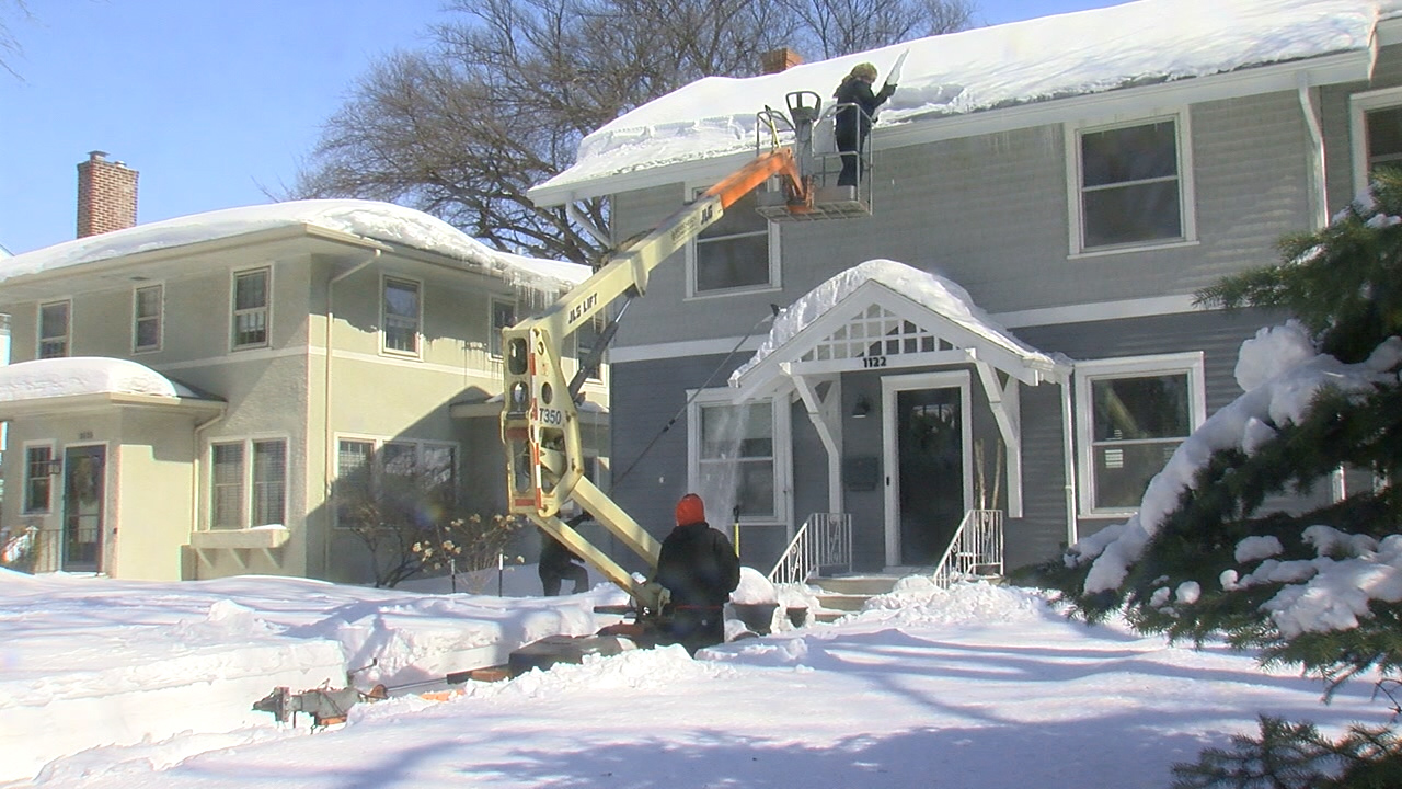 Snowy roofs can cause serious problems - Vimarsana News