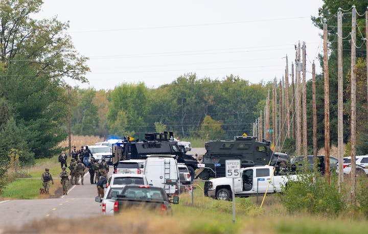 Benton County man facing attempted murder, assault charges in shooting that injured 5 officers - Vimarsana News
