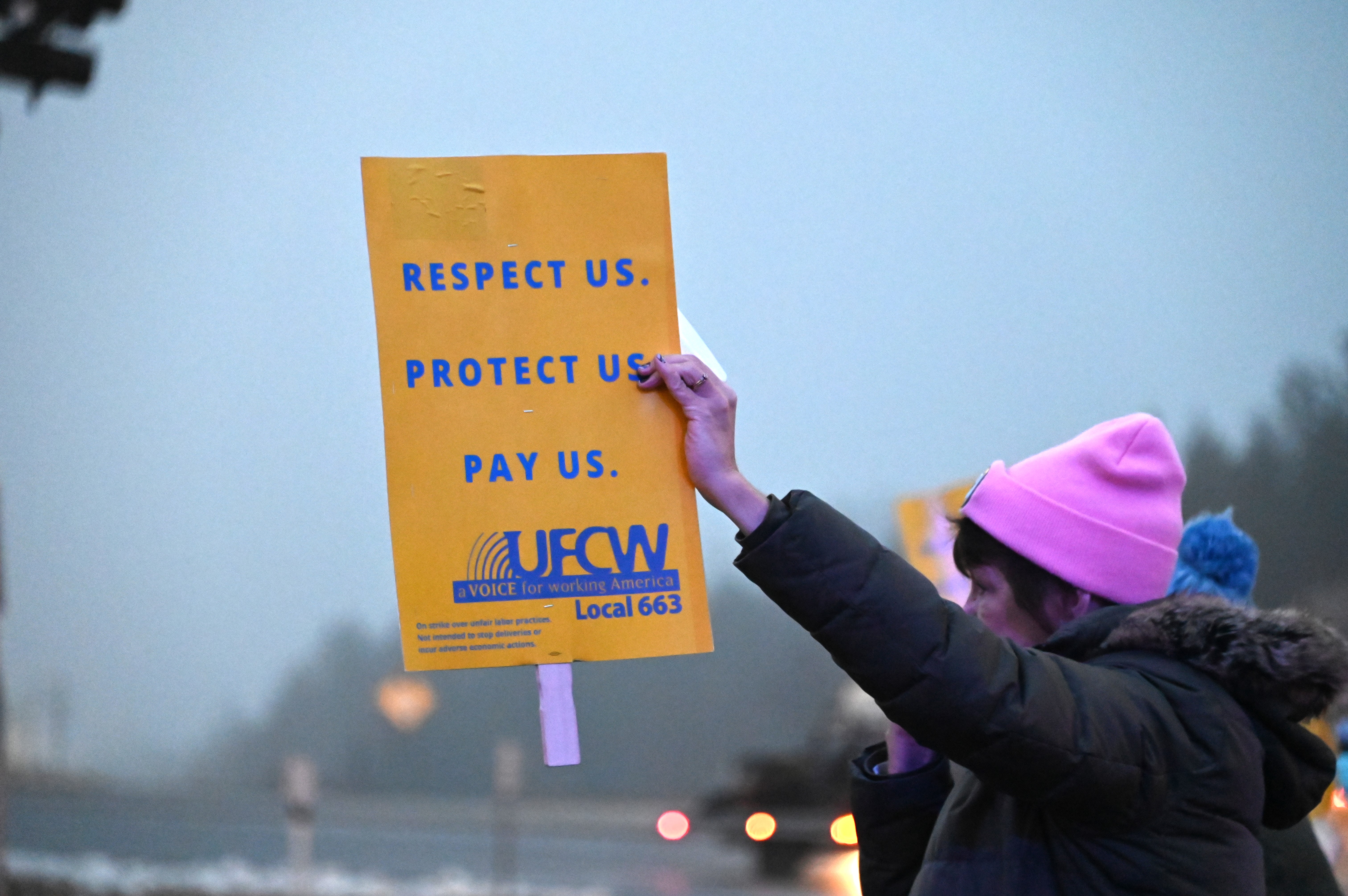 Brainerd lakes area grocery workers go on strike - Vimarsana News