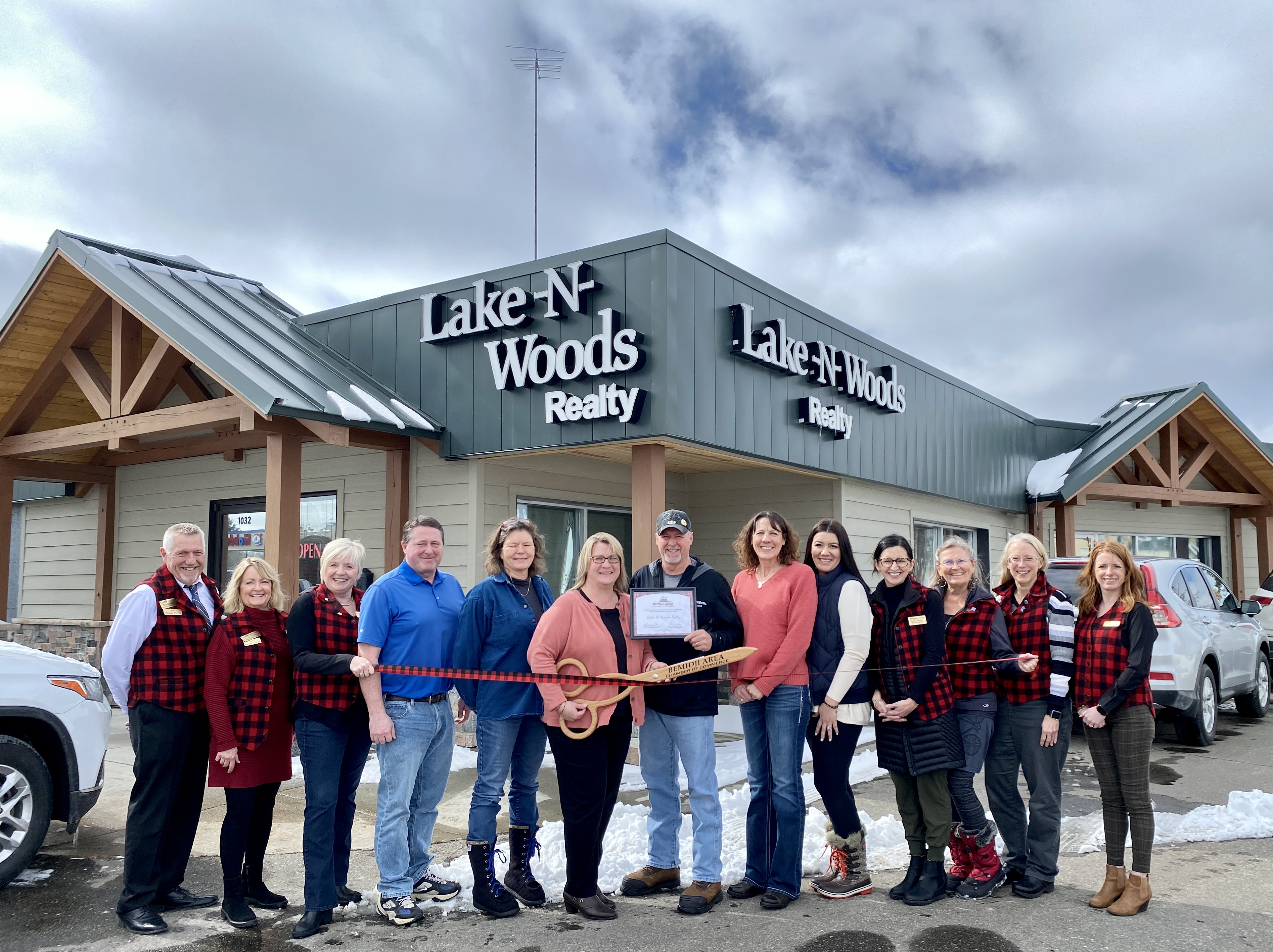 Bemidji Chamber congratulates Valerie and Mike Bruns on ownership of Lake-N-Woods Realty - Vimarsana News