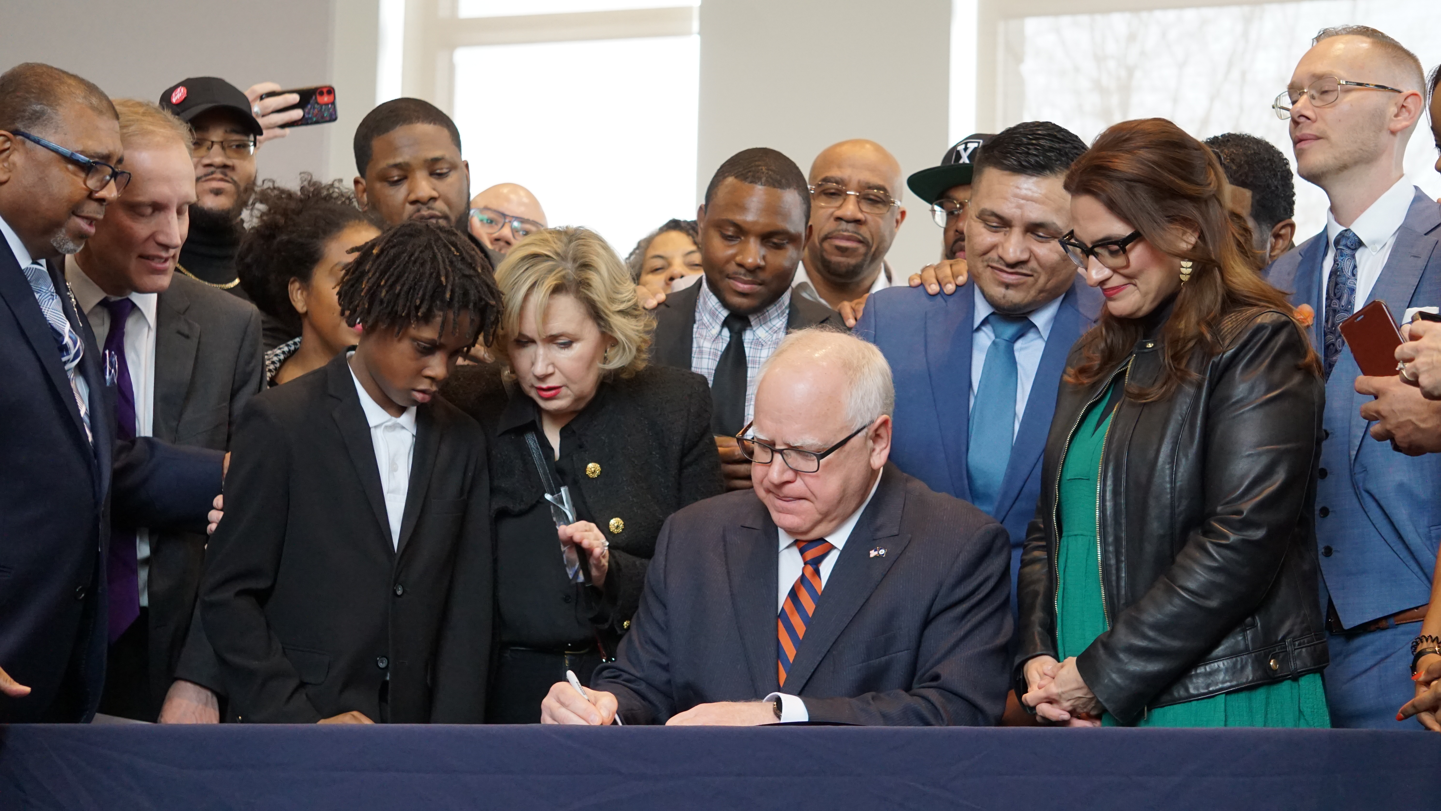 Minnesota restores voting rights to 50,000 felons on probation - Vimarsana News