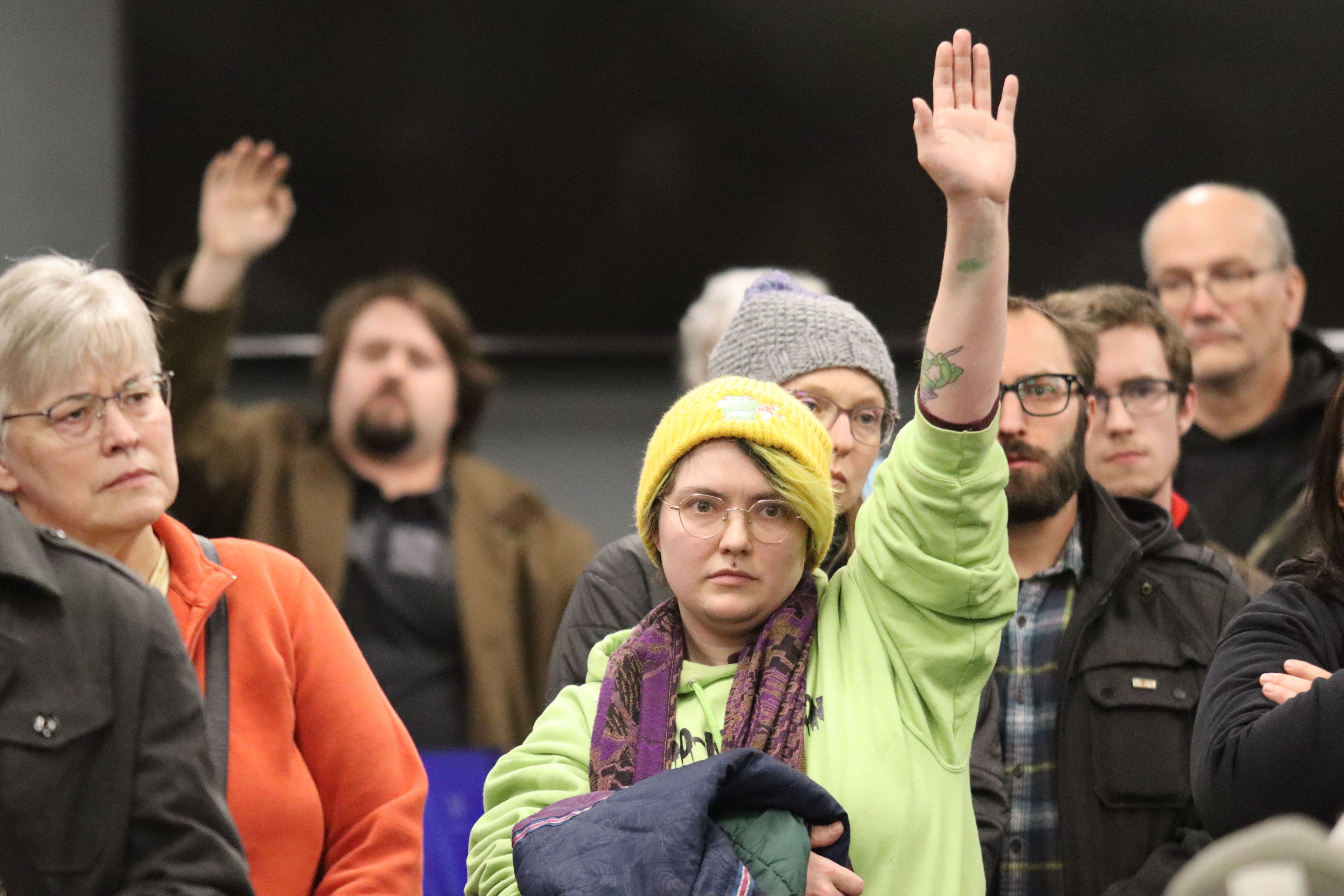 More than 200 in St . Cloud attend mayor forum on immigration , enforcement