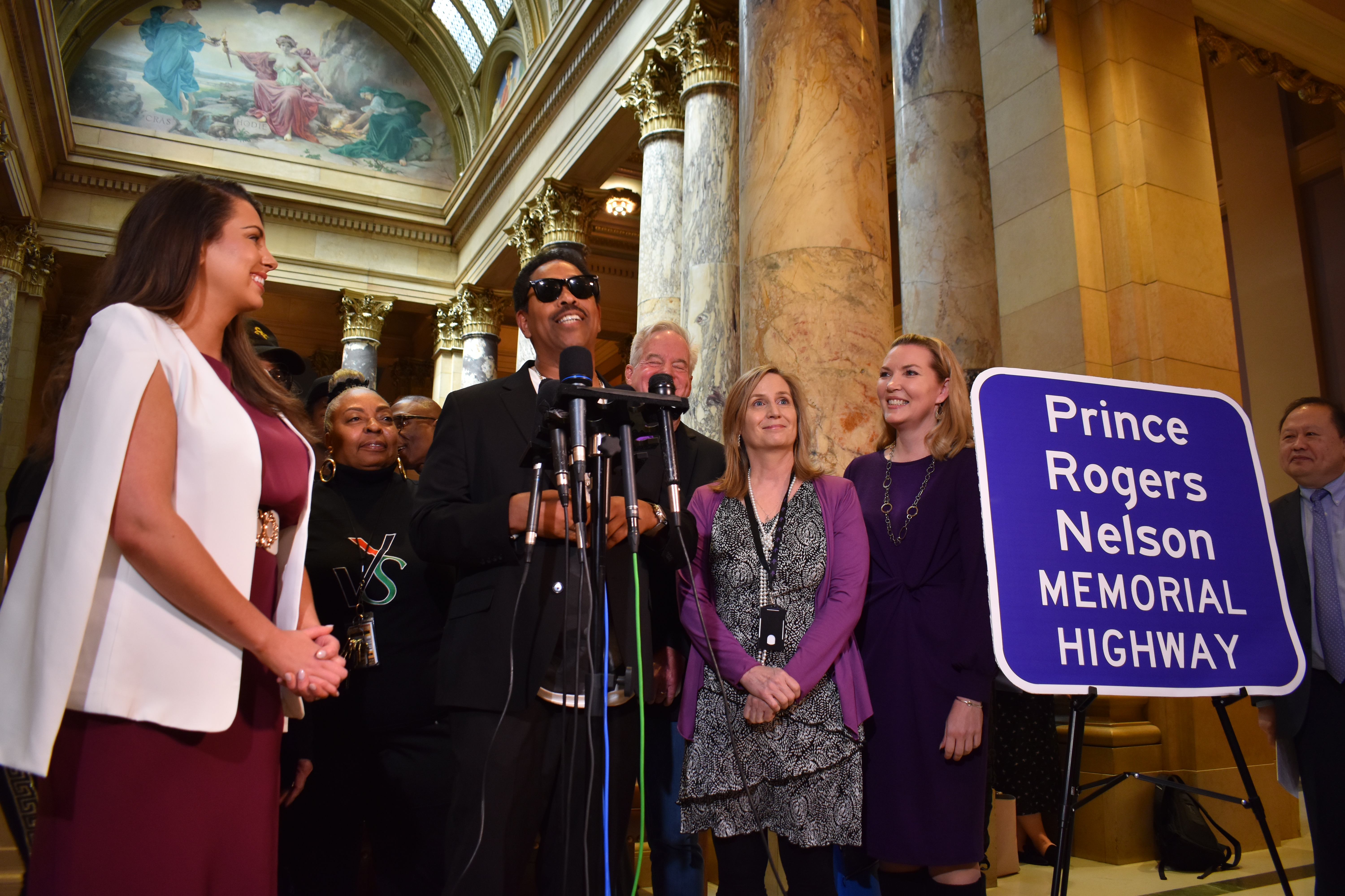 Purple signs to mark memorial highway for Prince in Minnesota - Vimarsana News