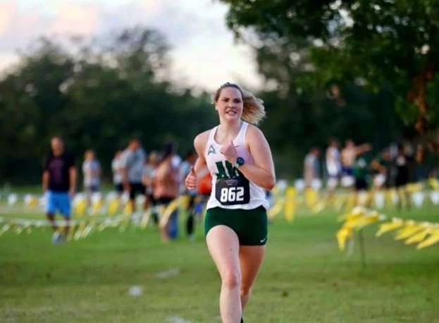 Minnesota parents sue Florida university, running coach after daughter died by suicide - Vimarsana News