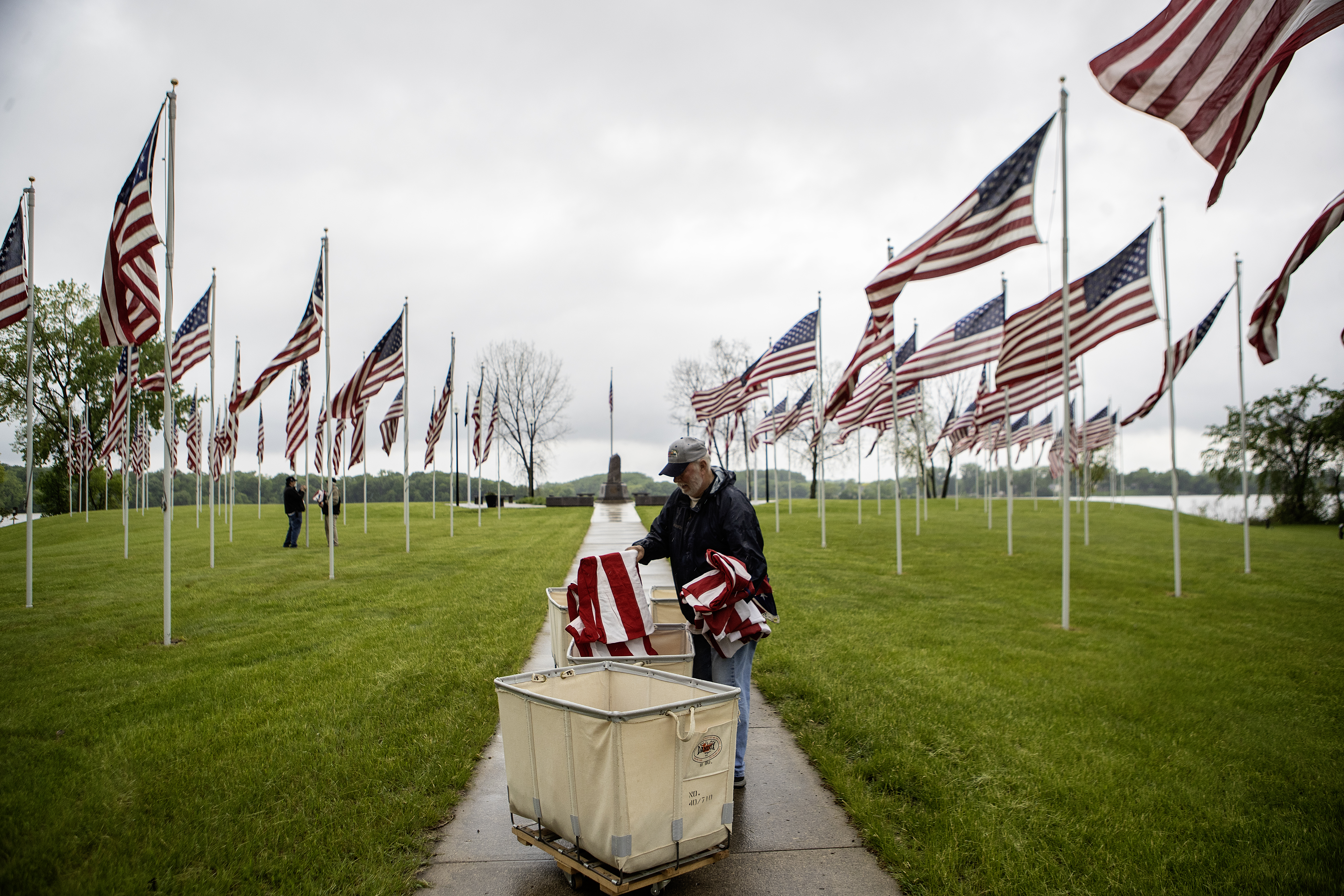 Photos: Veterans prepare for upcoming Memorial Day weekend - Vimarsana News