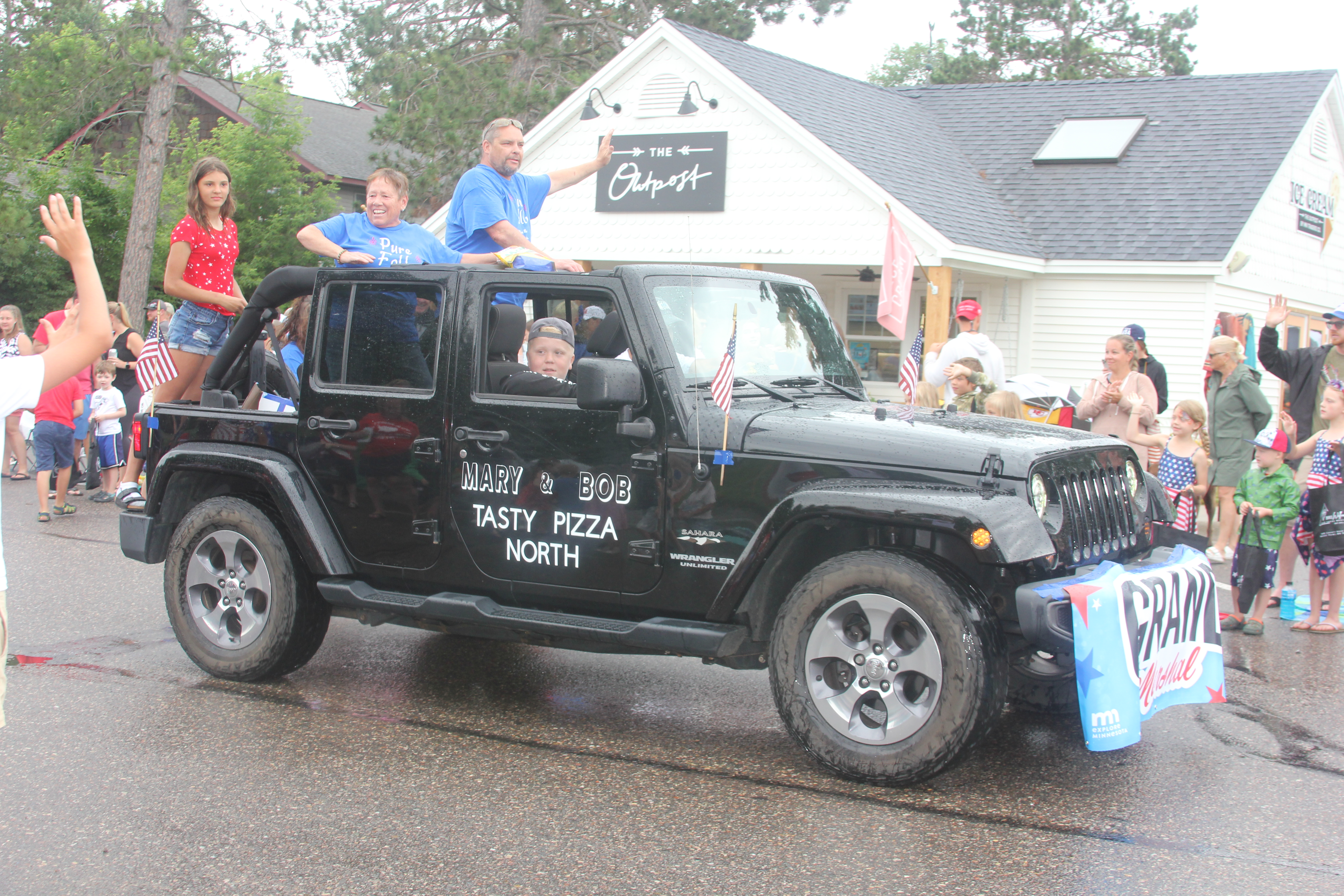 Damp day doesn't rain on Pequot Lakes parade - Vimarsana News