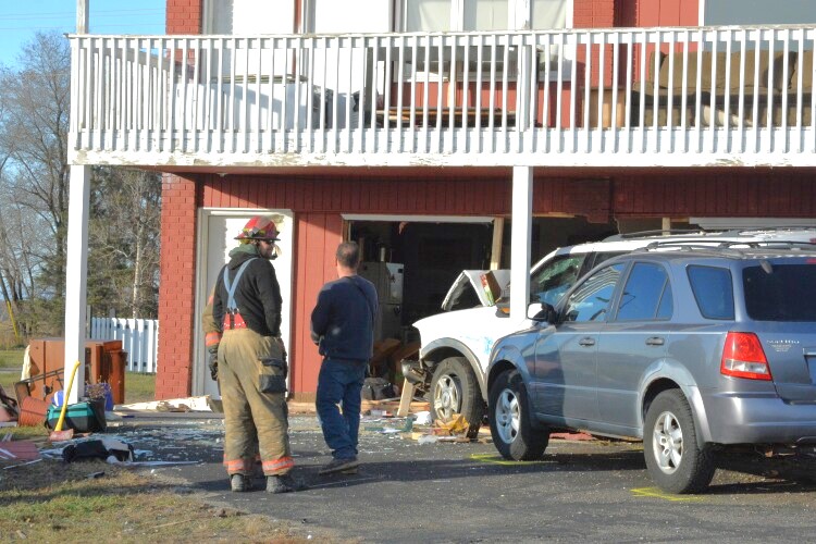 Vehicle driven by Perham man crashes into apartment building near Wadena - Vimarsana News