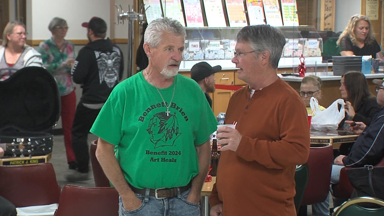 Hundreds attend fundraiser for designer of Fighting Sioux logo - Vimarsana News