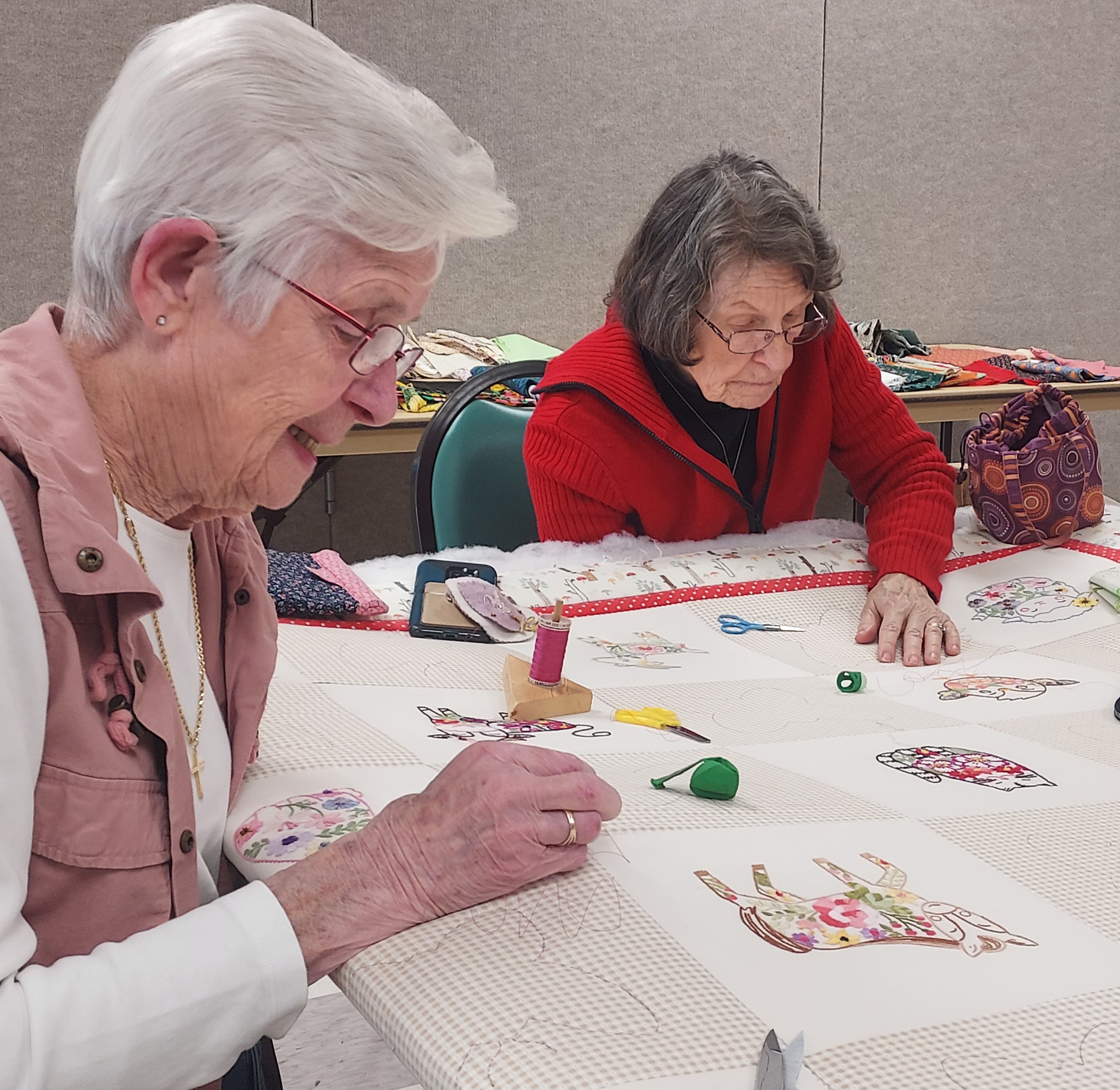 St. Cloud quilters keep themselves in stitches on Thursdays - Vimarsana News