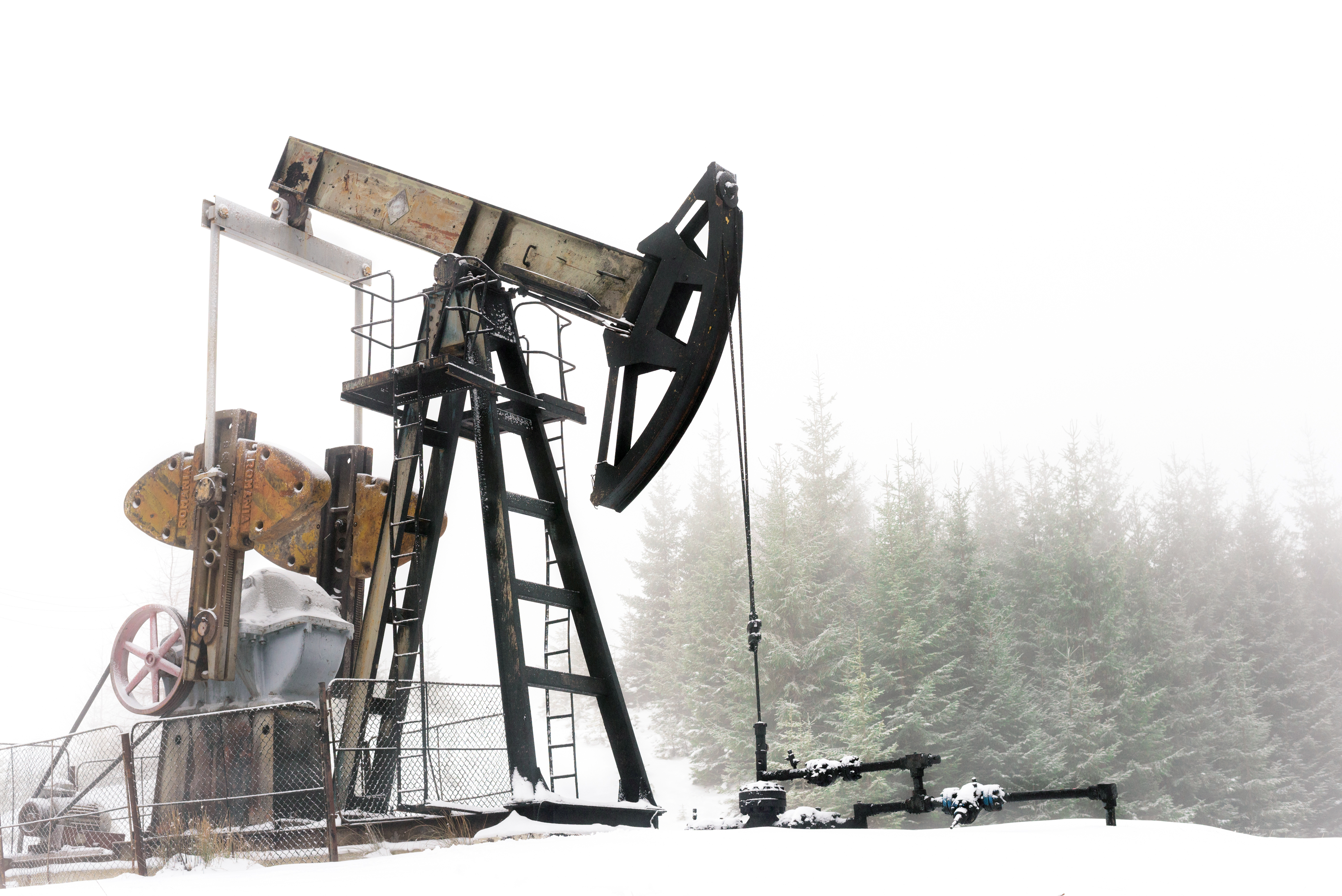 U.S. crude inventories rise as production bounces back from freeze - Vimarsana News