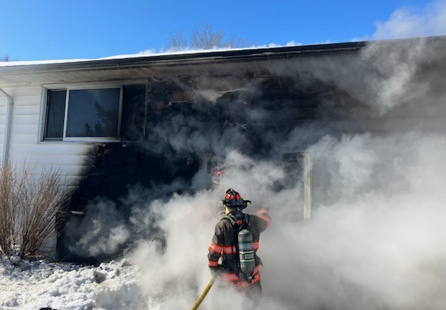 Firefighters rescue cat from burning Kindred apartment - Vimarsana News