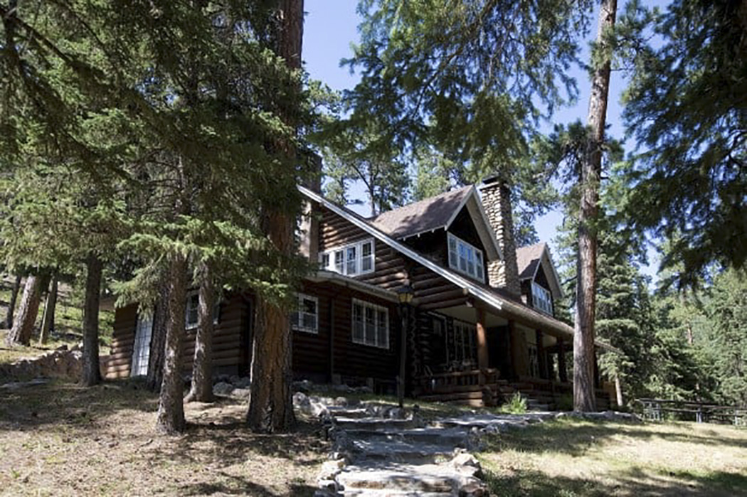 Gov. Kristi Noem hides guest list at historic state-owned cabin in Custer State Park - Vimarsana News