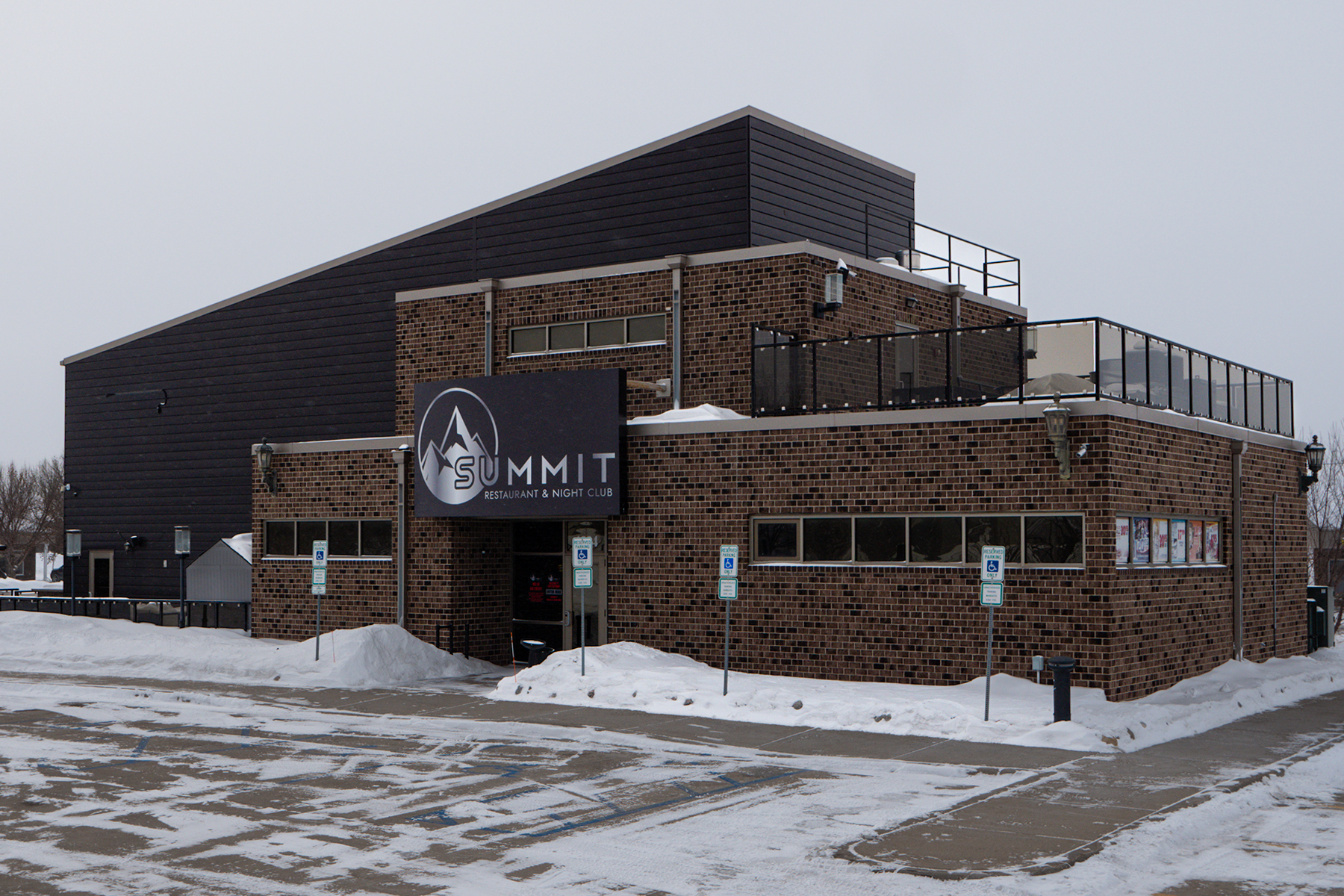 Owners blame financial woes for Summit Night Club closure - Vimarsana News