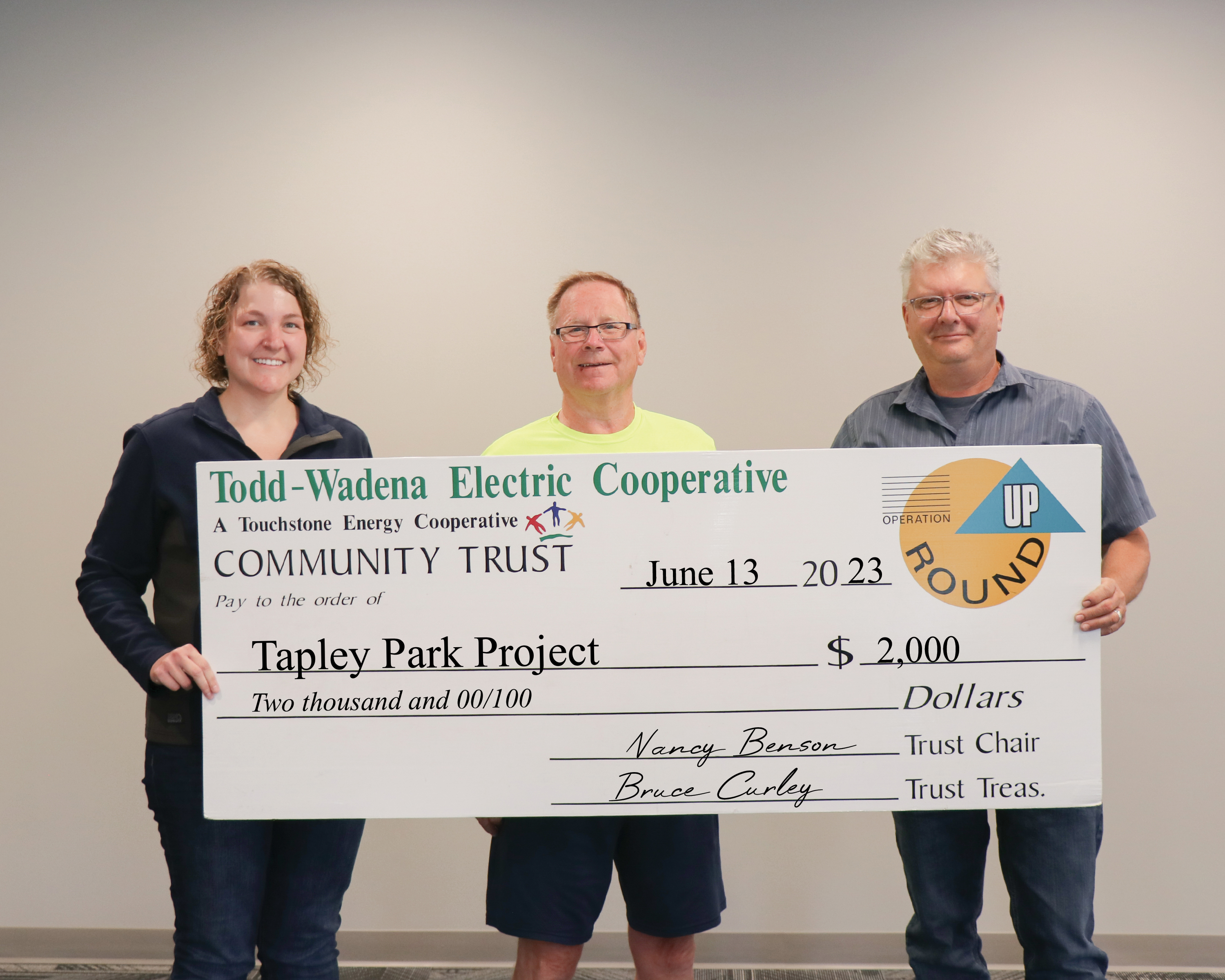 Todd-Wadena Electric Cooperative donates $2,000 to Tapley Park playground - Vimarsana News
